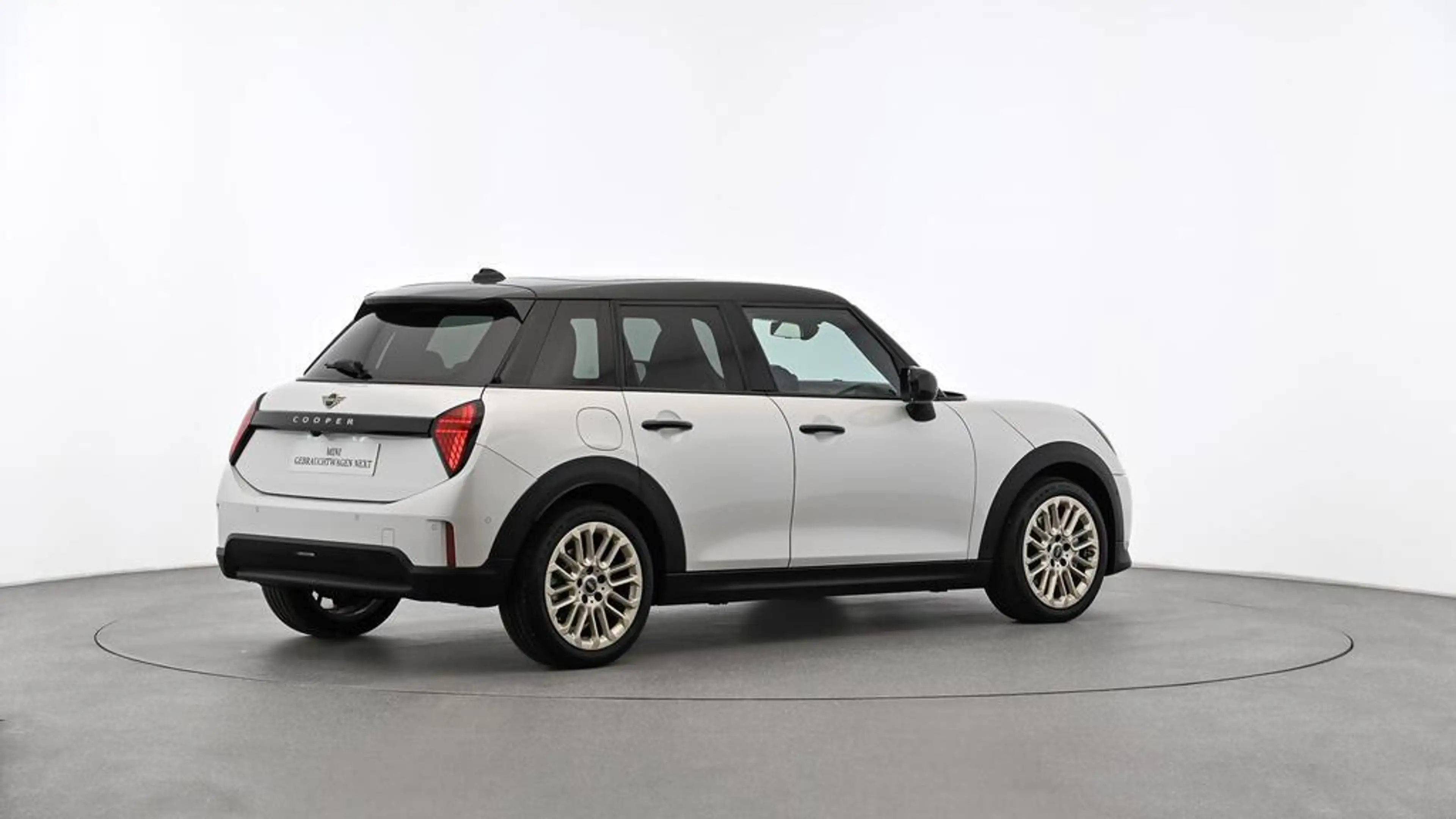 MINI Cooper C Favoured Trim — photo 4