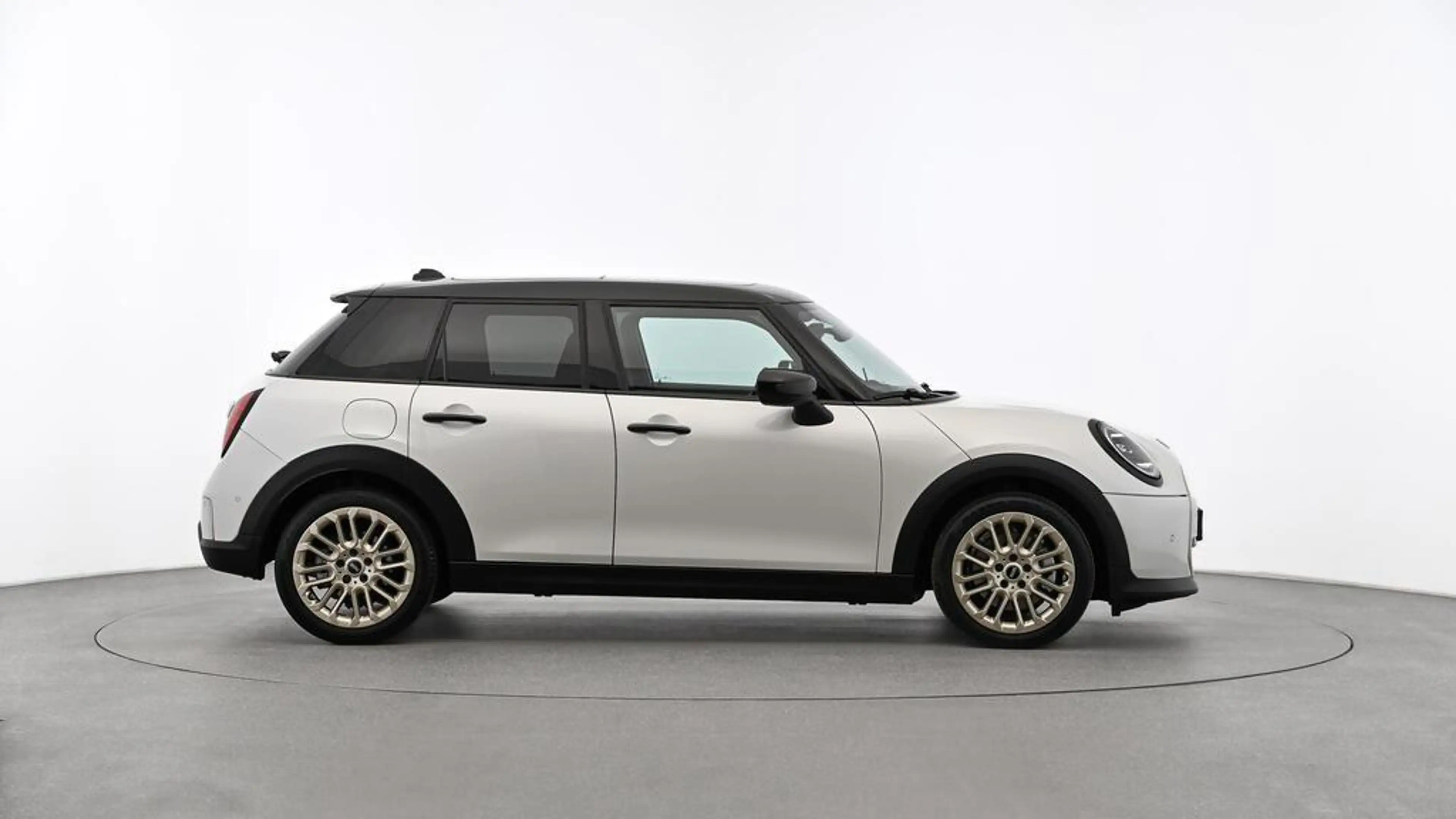 MINI Cooper C Favoured Trim — photo 3
