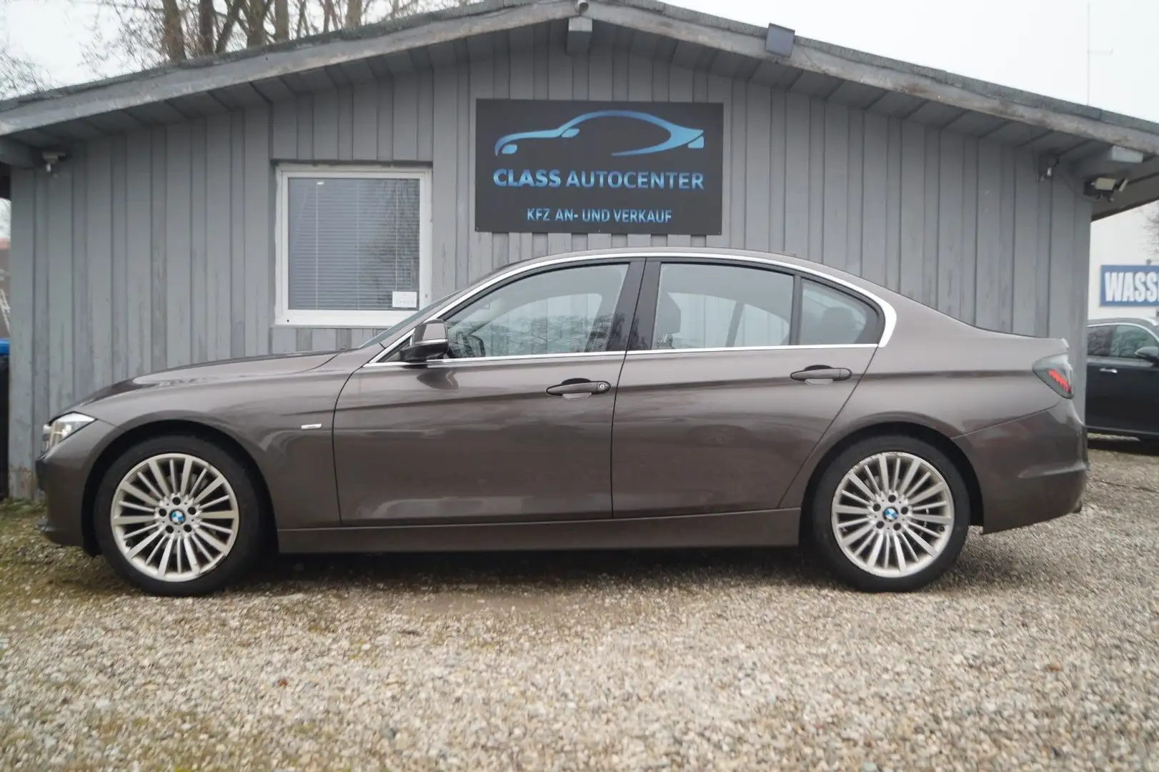 BMW 328 i Lim.Luxury|Navi|AHK|Tempomat|ATM 80tkm Braun - 2