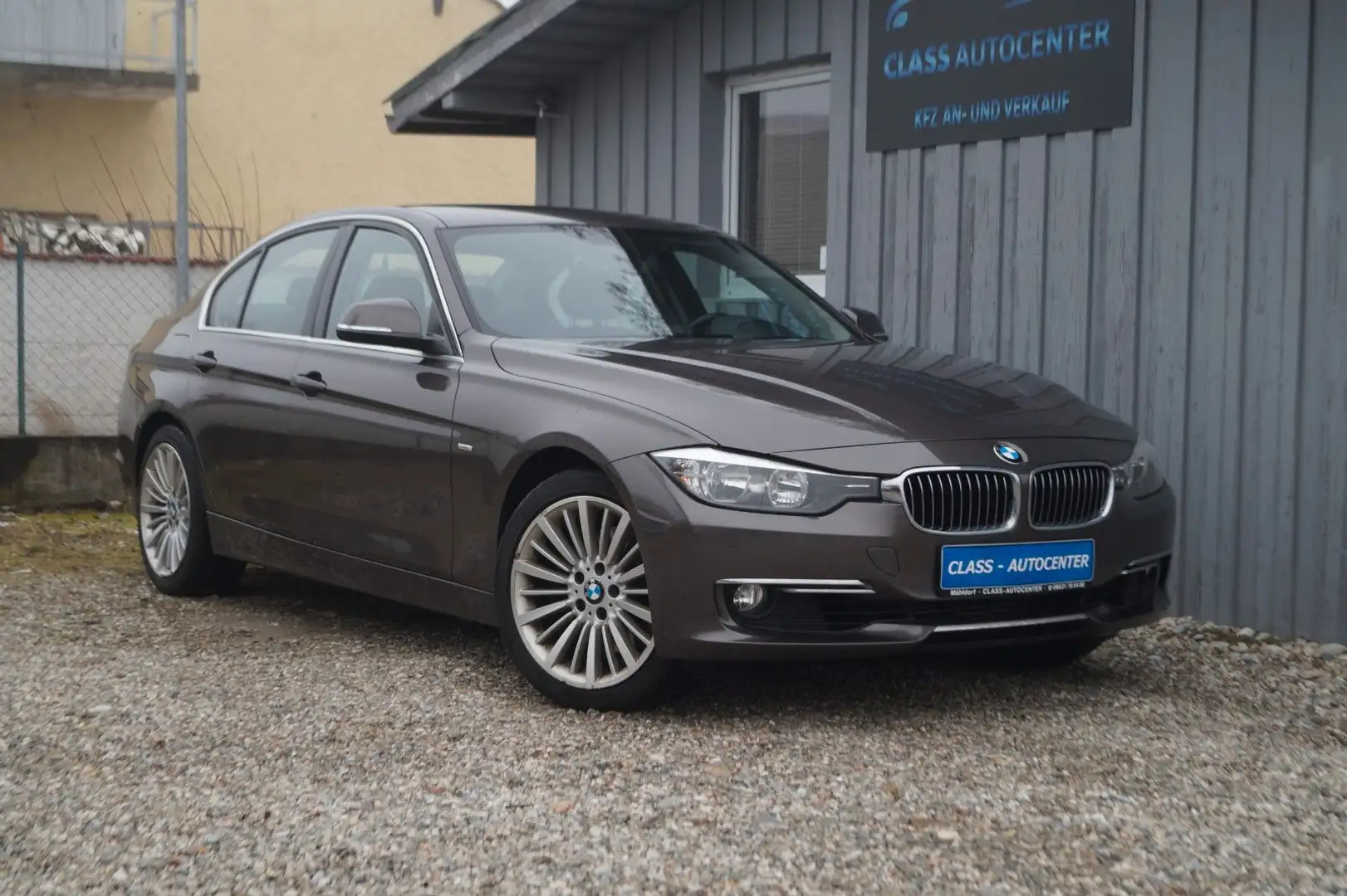 BMW 328 i Lim.Luxury|Navi|AHK|Tempomat|ATM 80tkm Braun - 1
