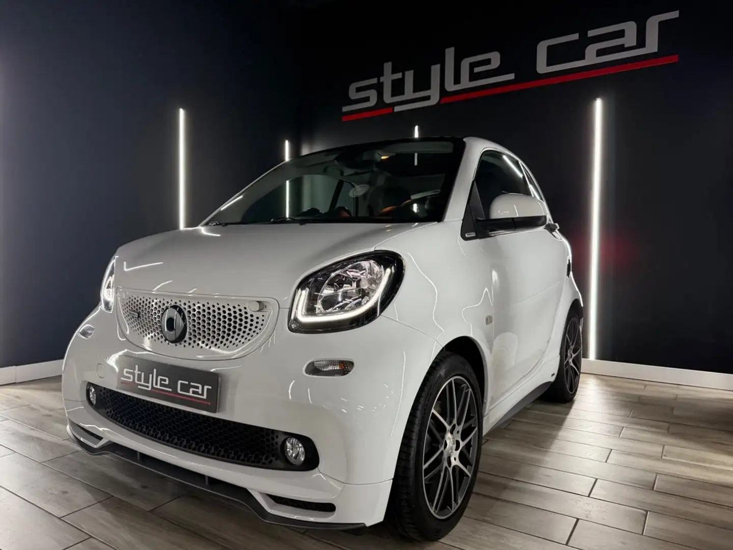 smart forTwo 0.9 80kW 109CV BRABUS TWINAMIC SS Blanco - 1