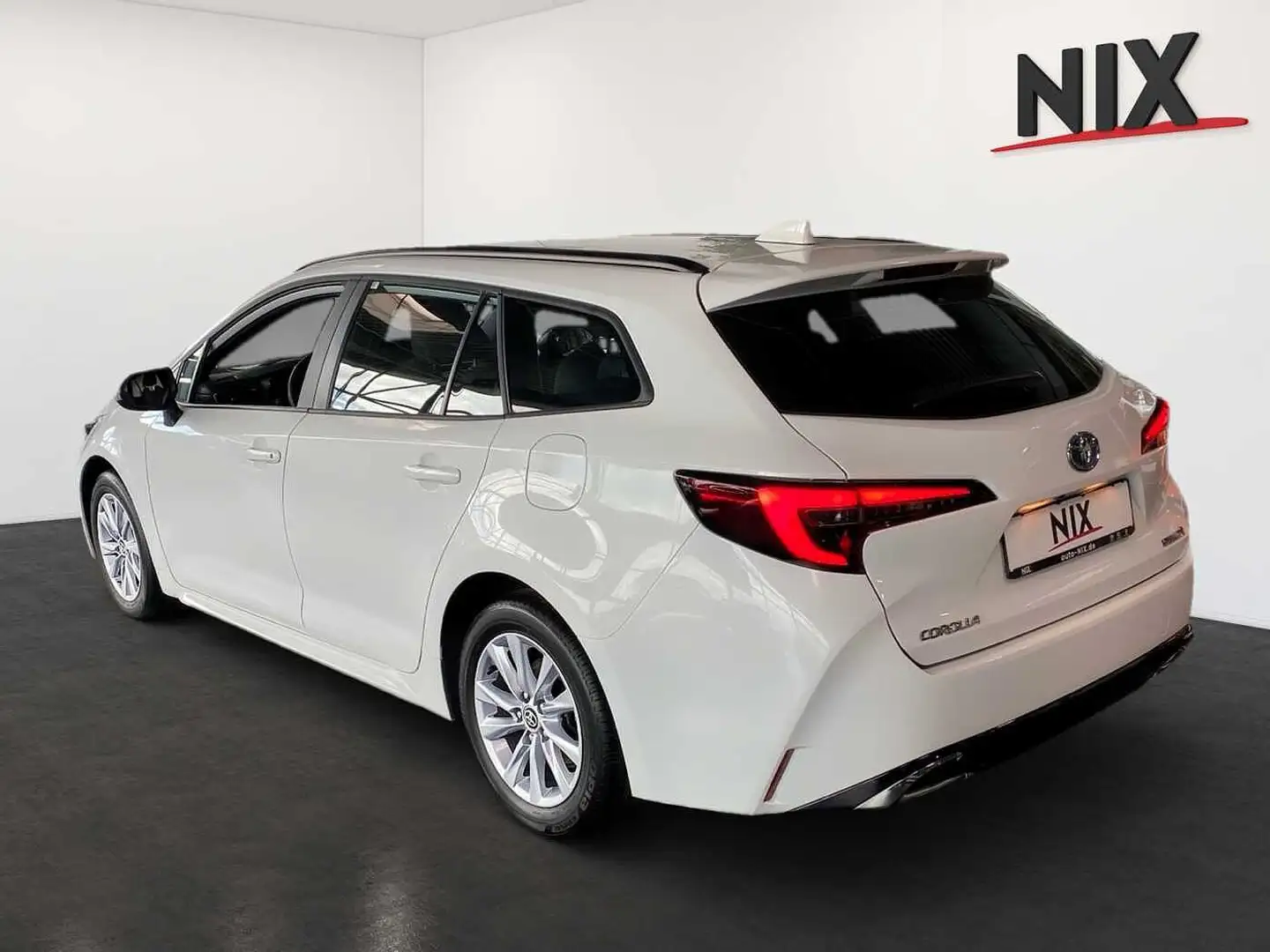 Toyota Corolla Touring Sports 1.8 Business Edition Weiß - 2