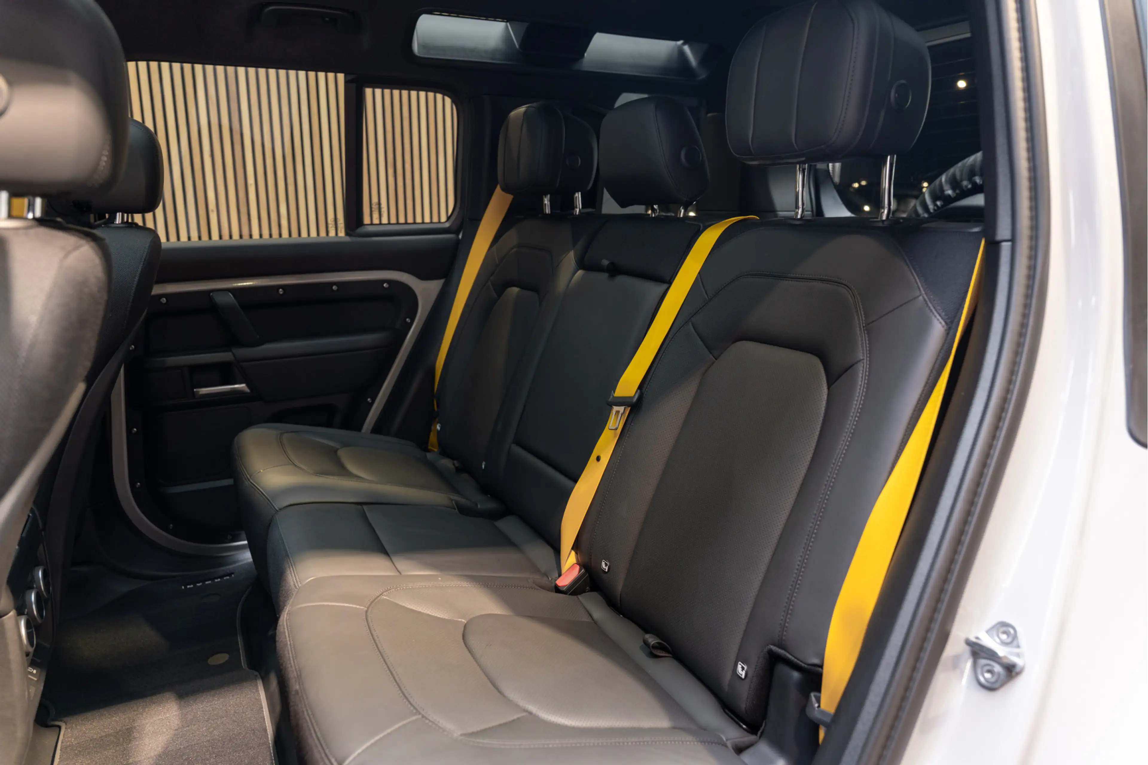 Land Rover Defender 110 P300e X Urban Automotive Yellow Accents 2.0 P3 — photo 10