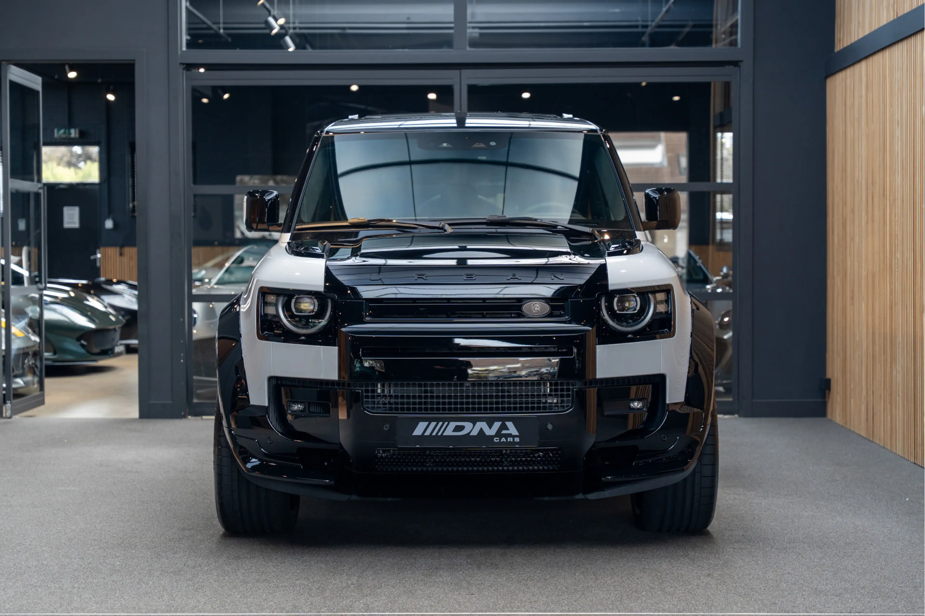 Land Rover Defender 110 P300e X Urban Automotive Yellow Accents 2.0 P3 — photo 2