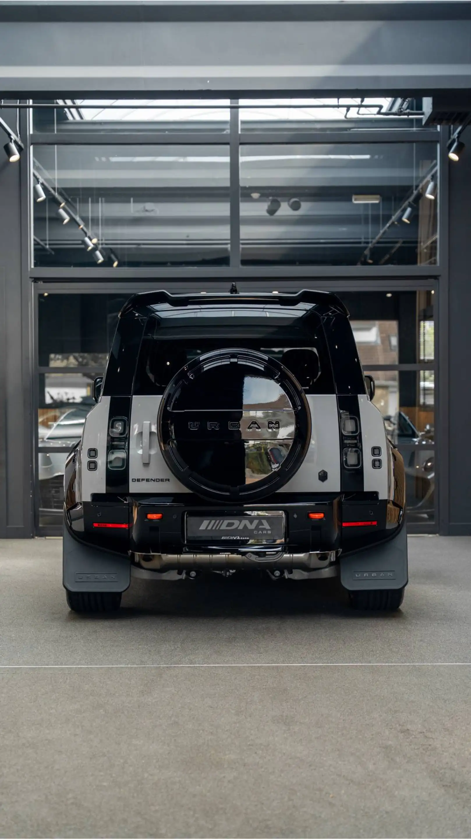 Land Rover Defender 110 P300e X Urban Automotive Yellow Accents 2.0 P3 — photo 31