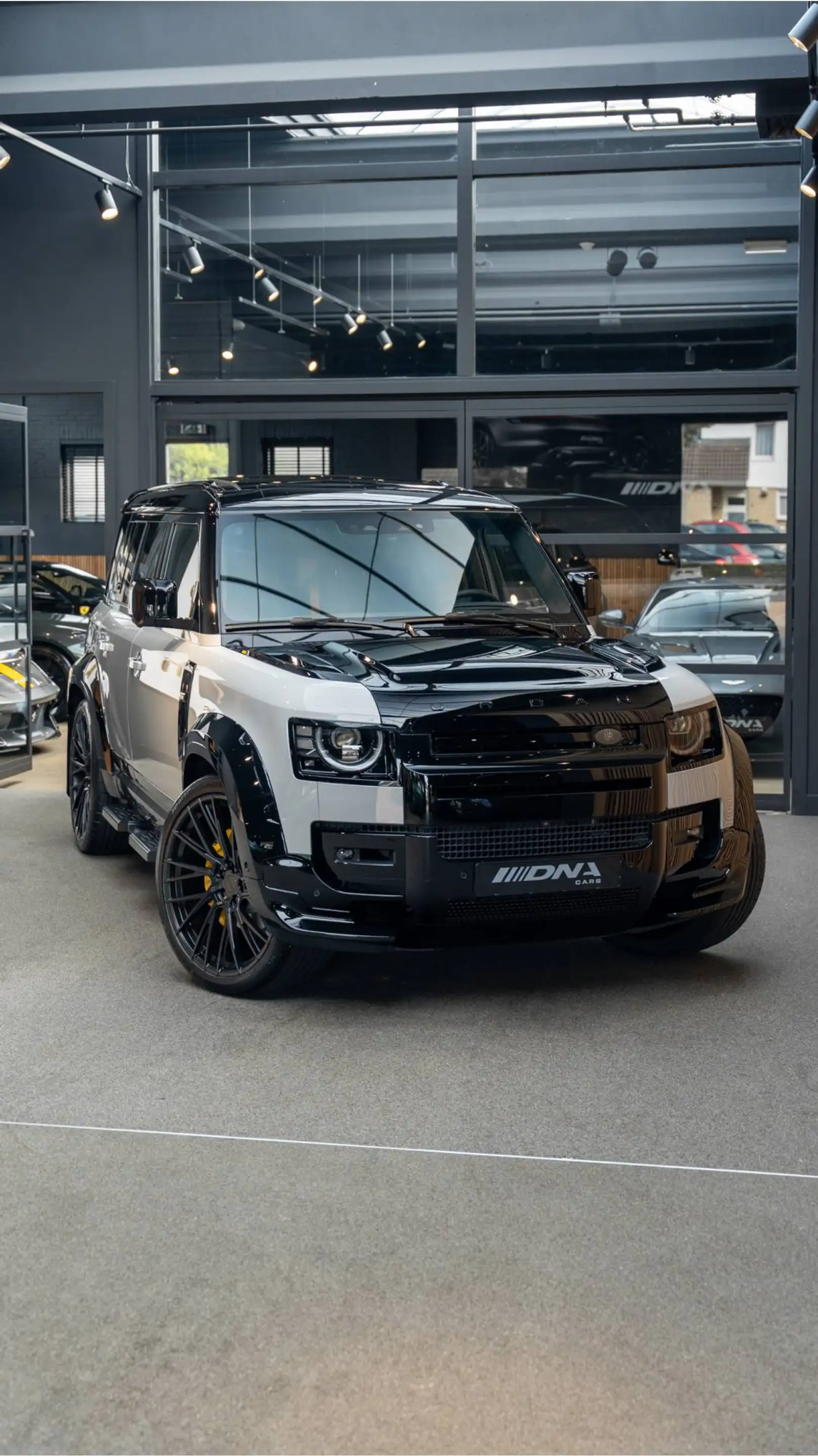 Land Rover Defender 110 P300e X Urban Automotive Yellow Accents 2.0 P3 — photo 26