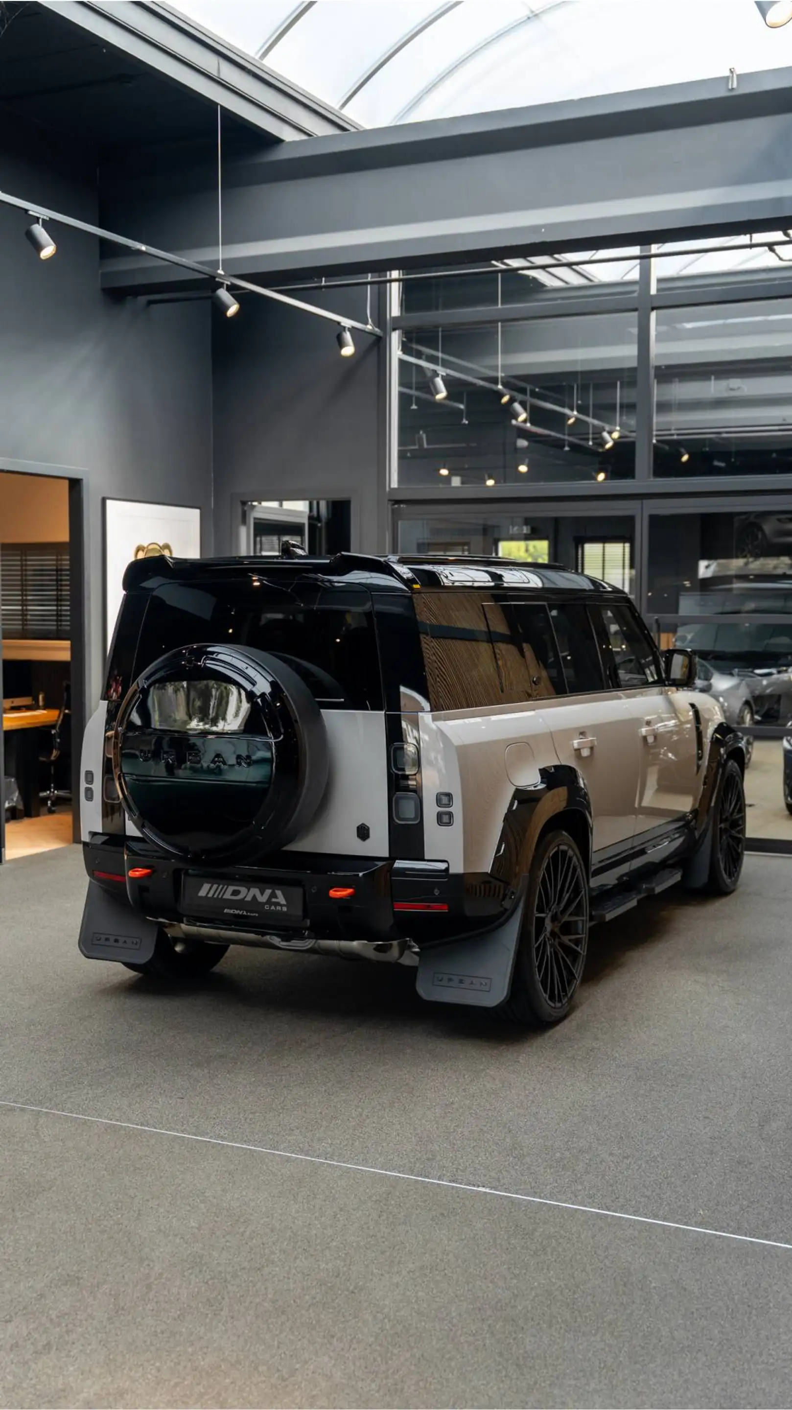 Land Rover Defender 110 P300e X Urban Automotive Yellow Accents 2.0 P3 — photo 30