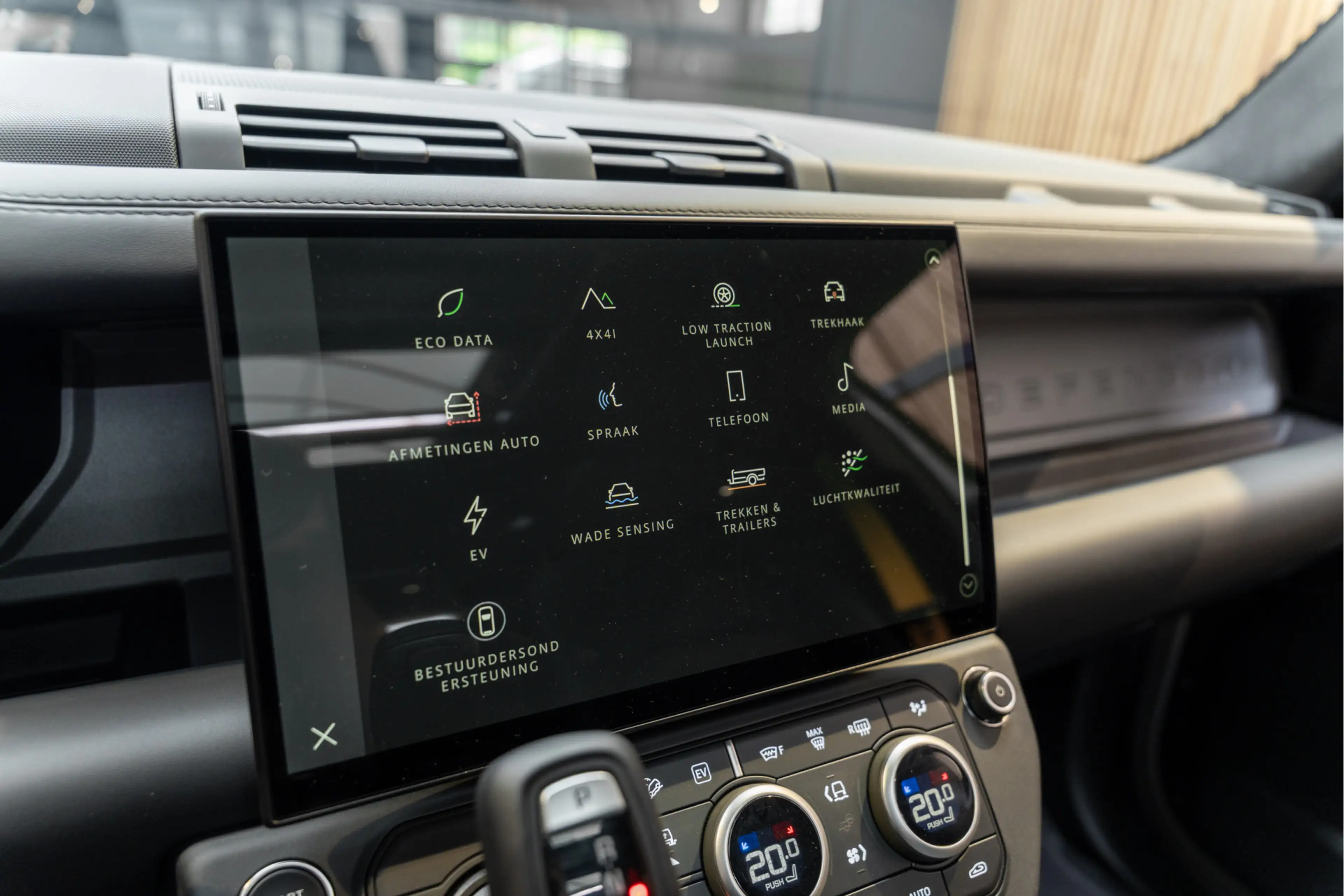 Land Rover Defender 110 P300e X Urban Automotive Yellow Accents 2.0 P3 — photo 50