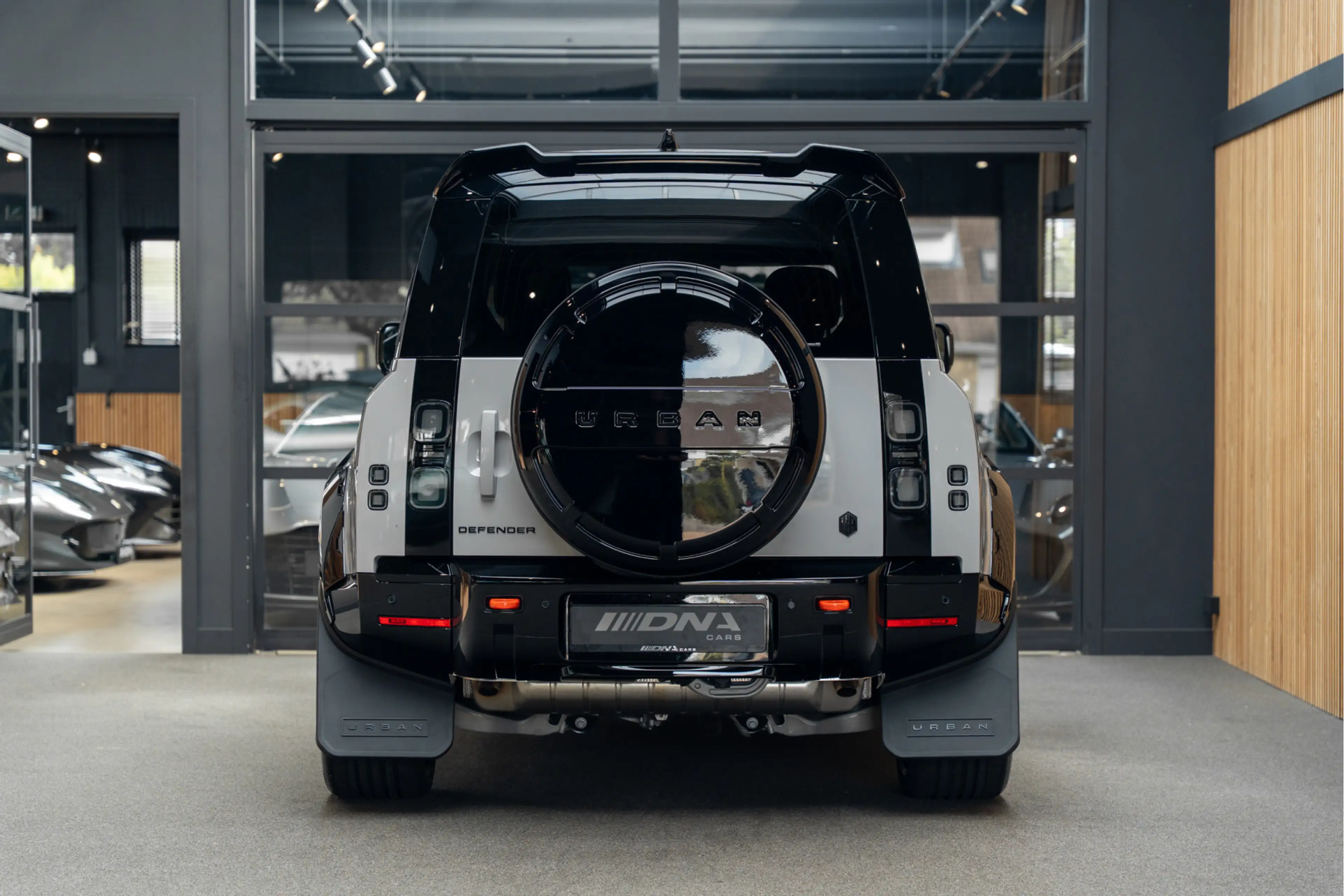 Land Rover Defender 110 P300e X Urban Automotive Yellow Accents 2.0 P3 — photo 4