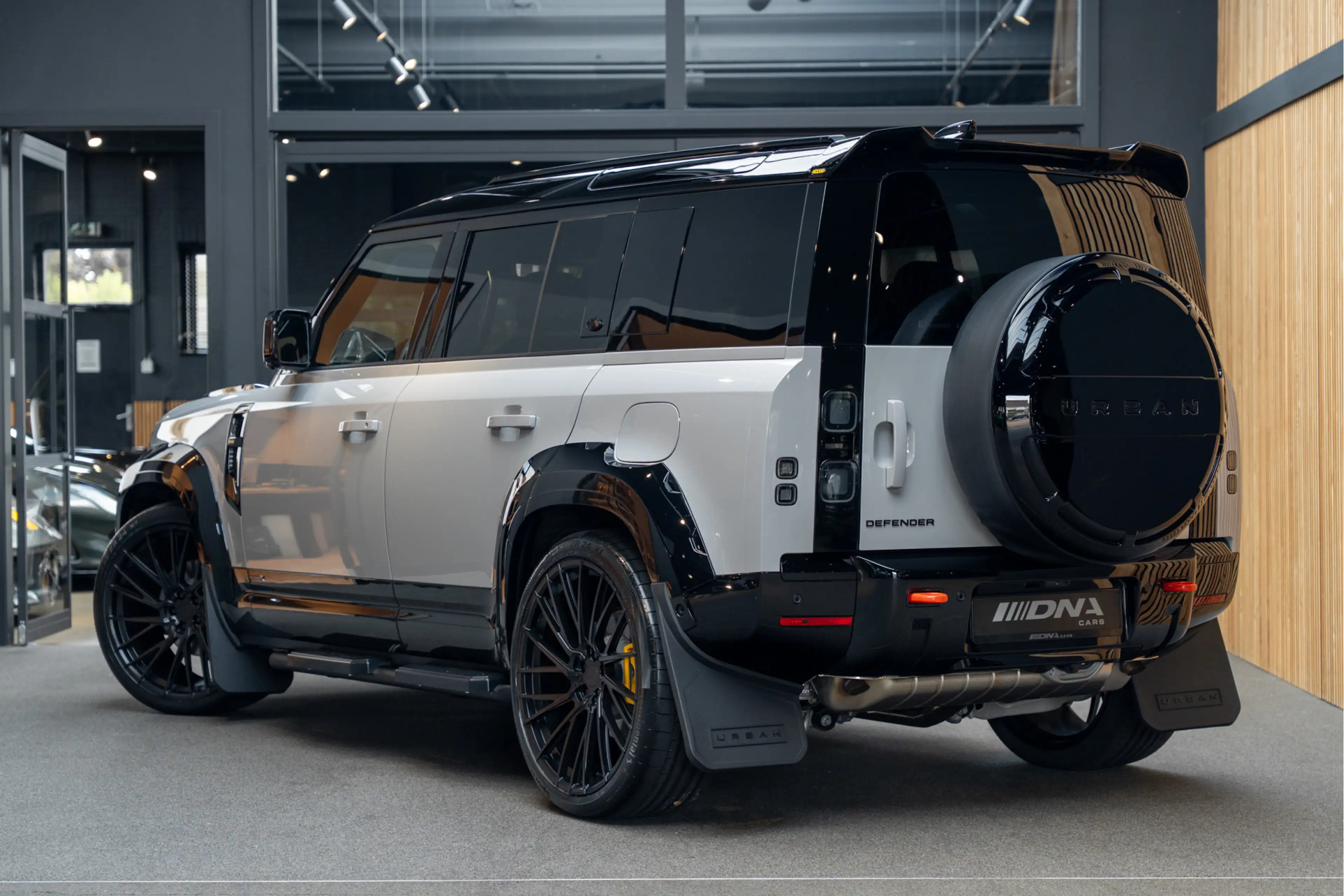 Land Rover Defender 110 P300e X Urban Automotive Yellow Accents 2.0 P3 — photo 5