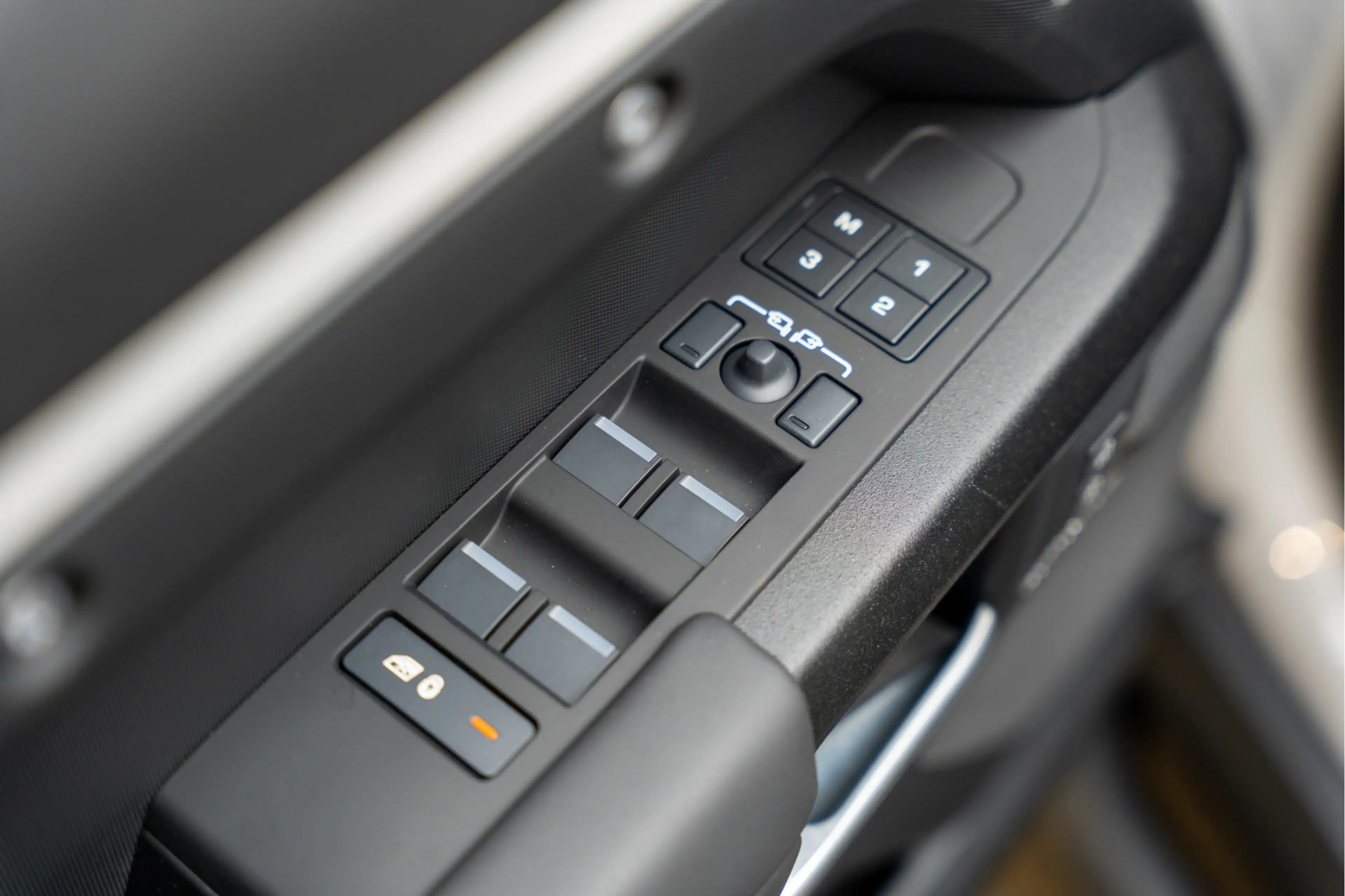 Land Rover Defender 110 P300e X Urban Automotive Yellow Accents 2.0 P3 — photo 37