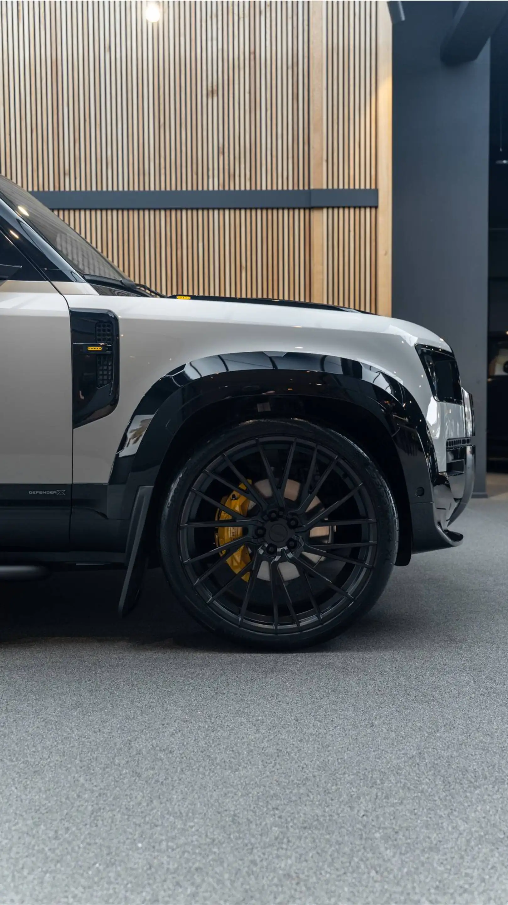 Land Rover Defender 110 P300e X Urban Automotive Yellow Accents 2.0 P3 — photo 29