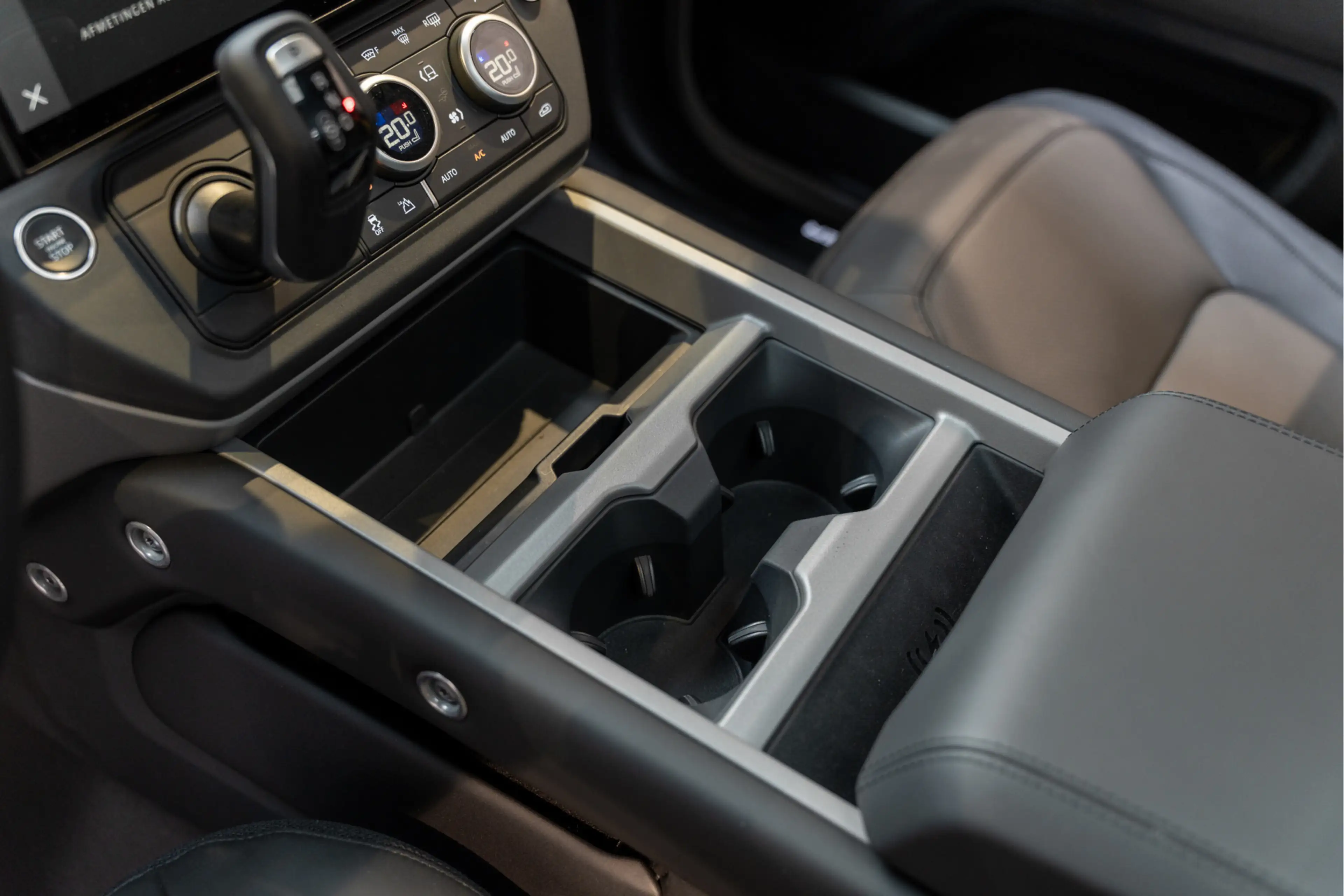 Land Rover Defender 110 P300e X Urban Automotive Yellow Accents 2.0 P3 — photo 42
