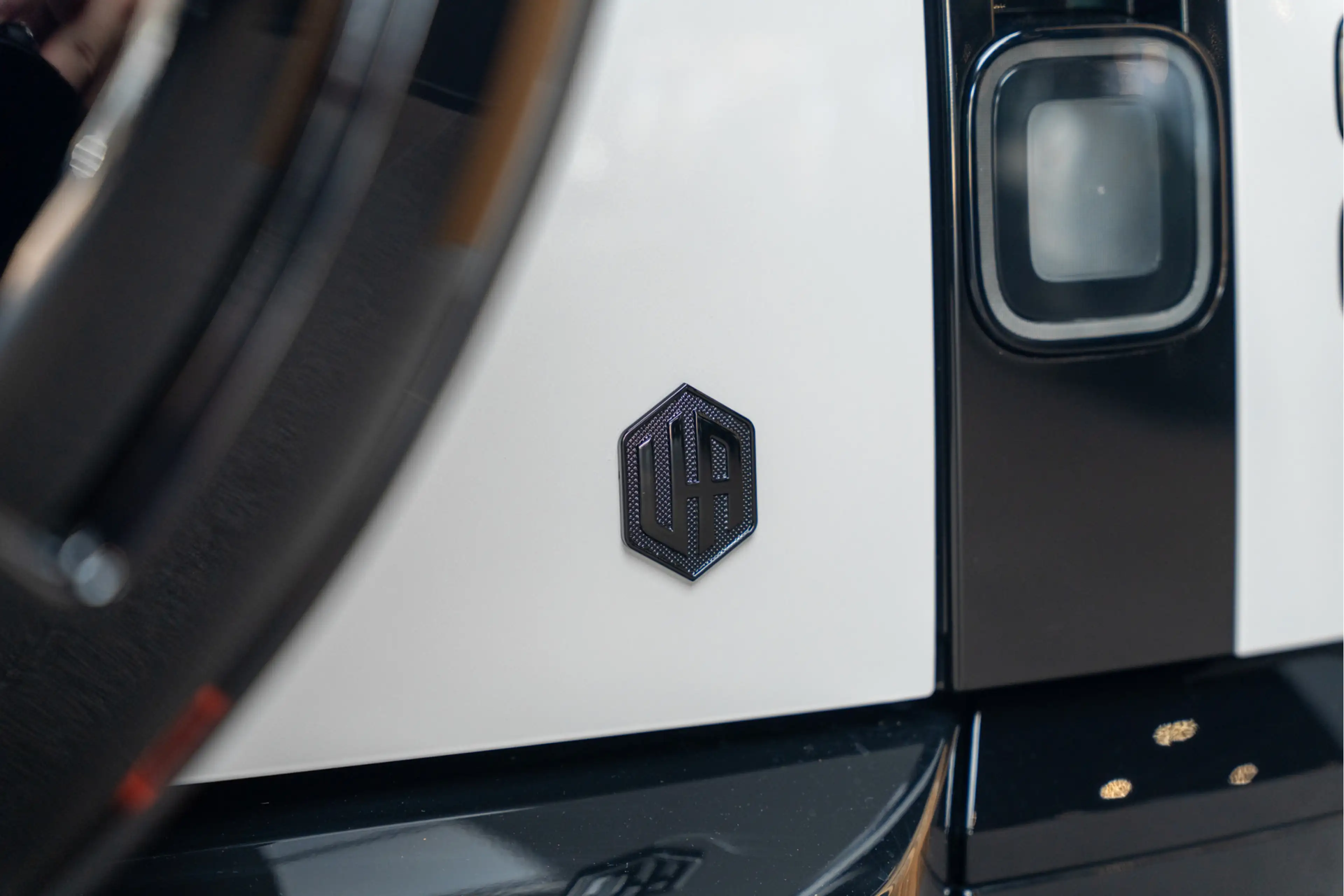 Land Rover Defender 110 P300e X Urban Automotive Yellow Accents 2.0 P3 — photo 20