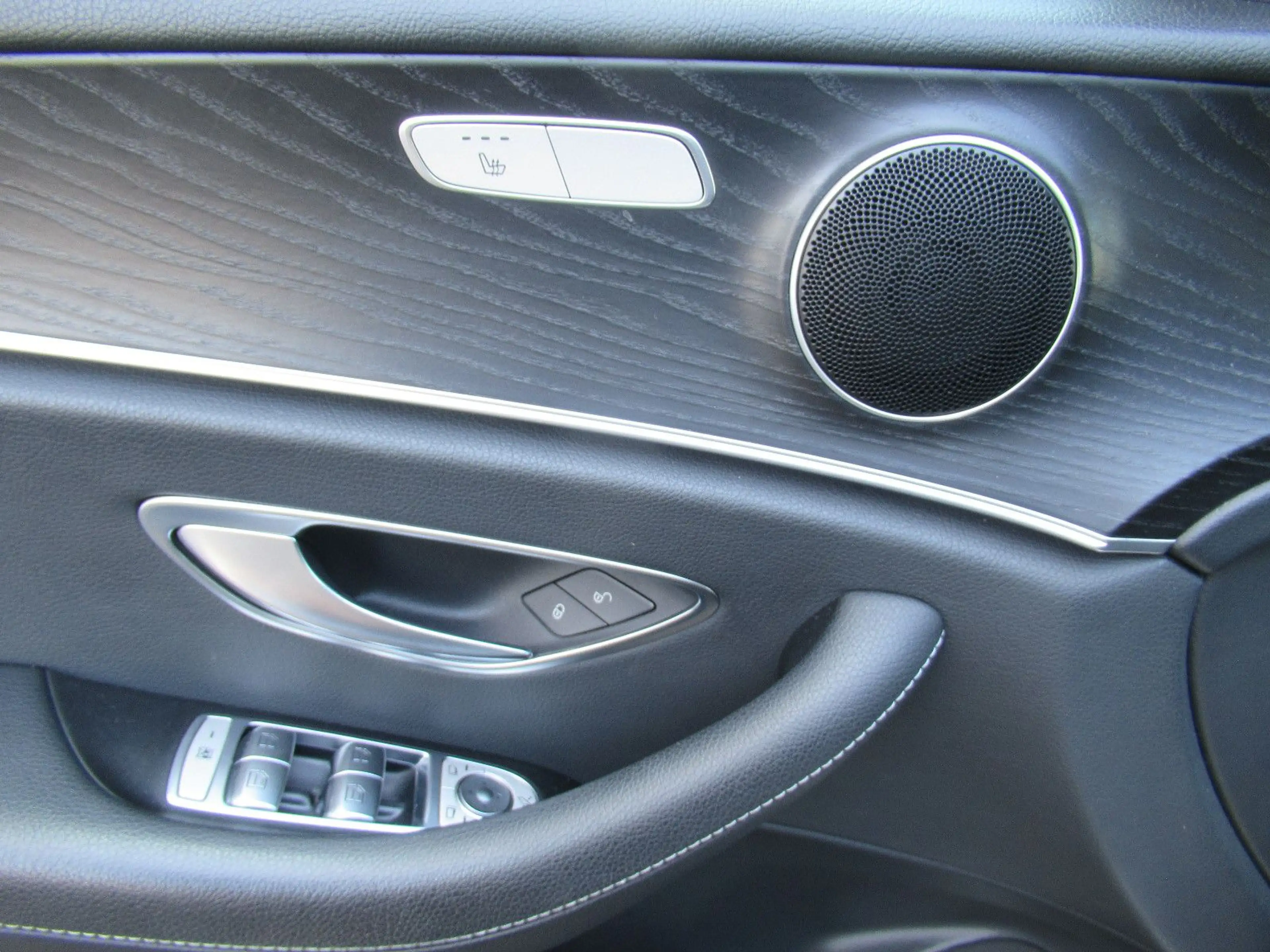Mercedes-Benz E 400 d 4Matic Limousine*AMG*Navi*SHZ*Schiebed* — photo 15