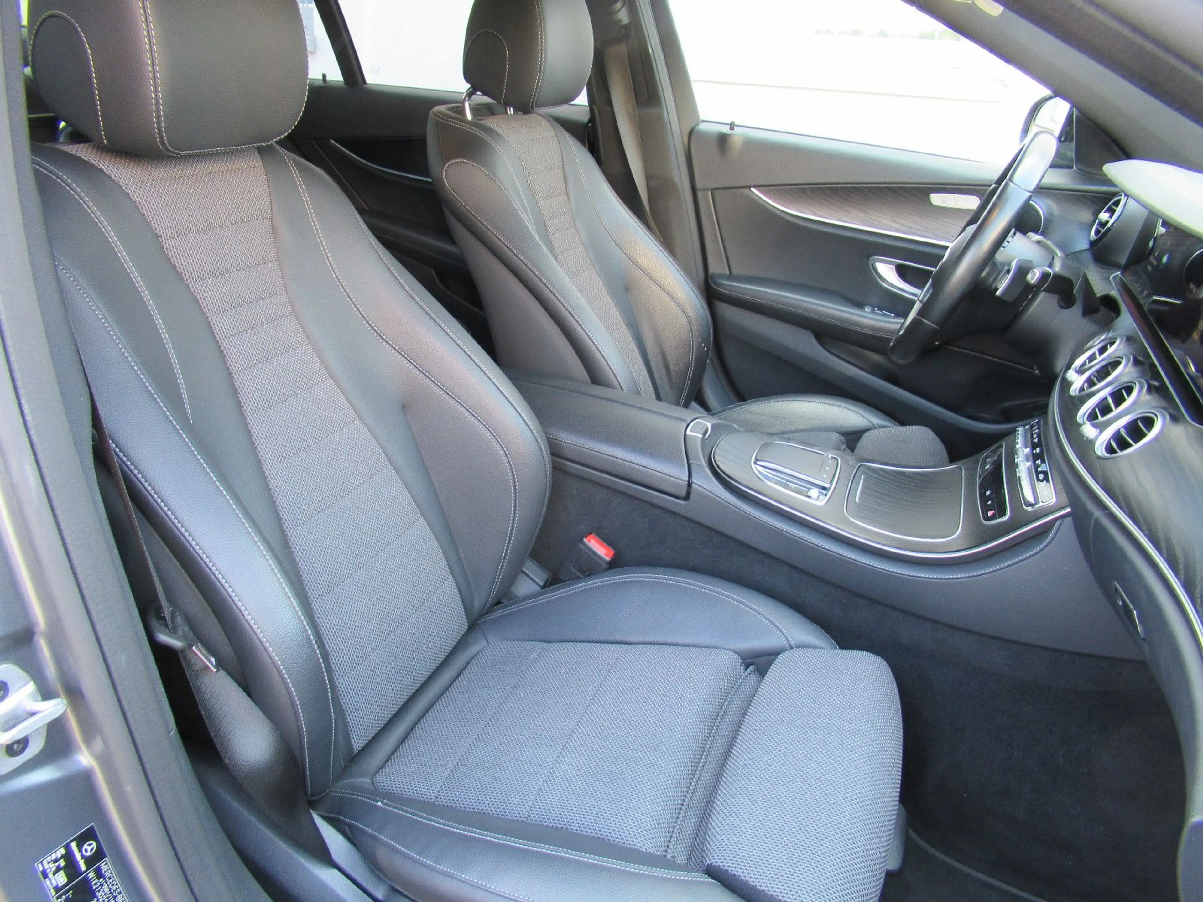Mercedes-Benz E 400 d 4Matic Limousine*AMG*Navi*SHZ*Schiebed* — photo 13