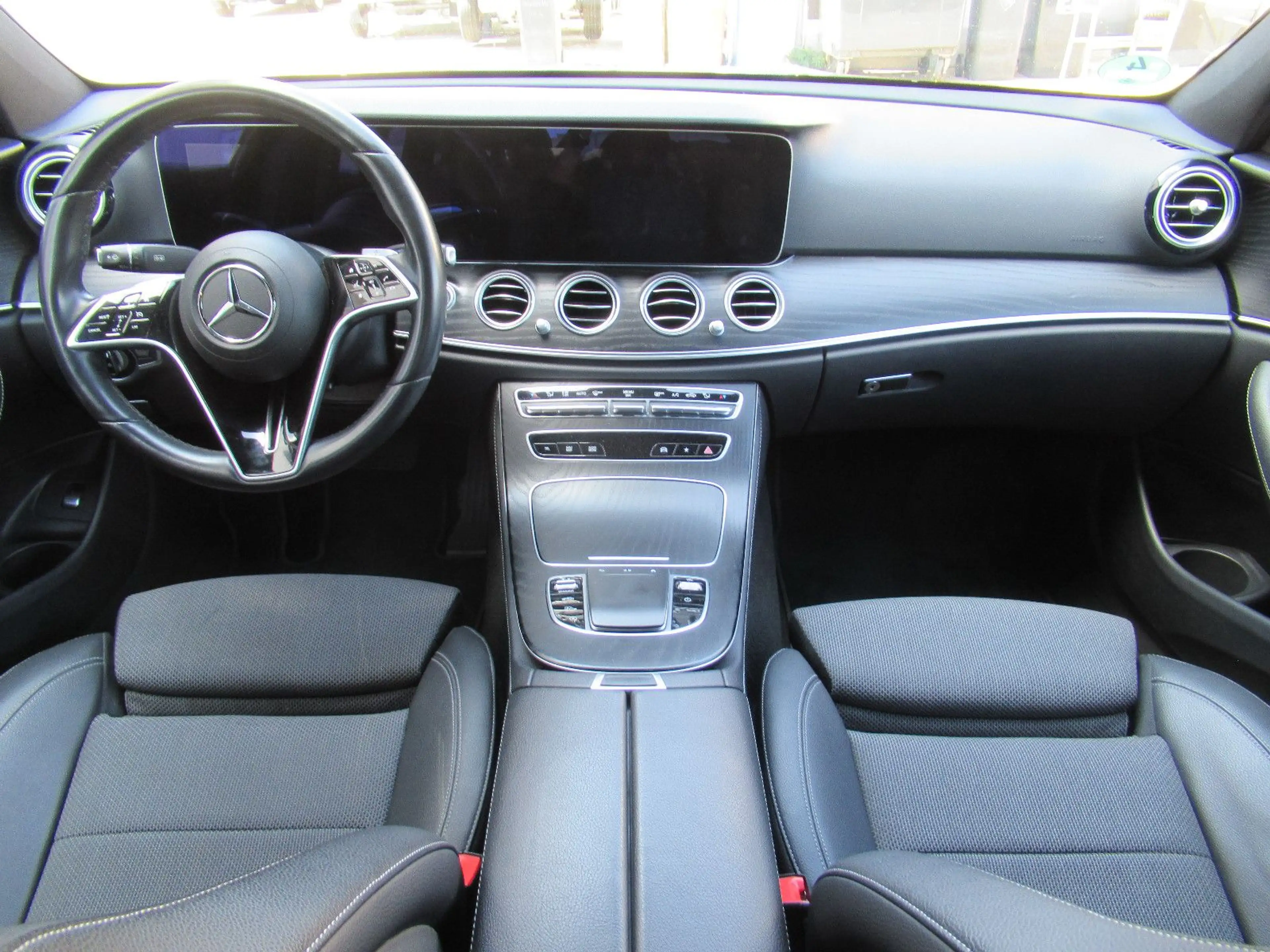 Mercedes-Benz E 400 d 4Matic Limousine*AMG*Navi*SHZ*Schiebed* — photo 12