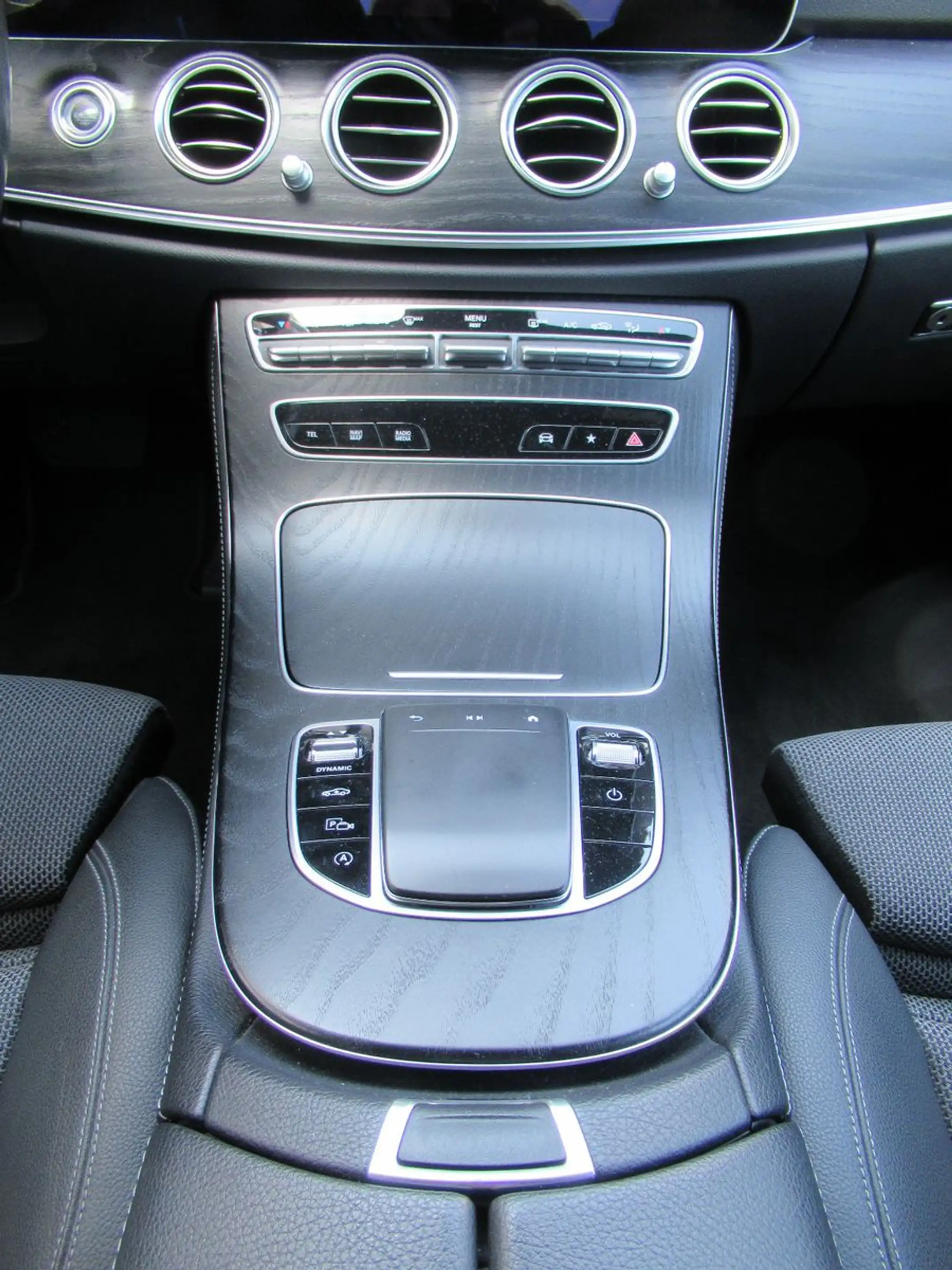 Mercedes-Benz E 400 d 4Matic Limousine*AMG*Navi*SHZ*Schiebed* — photo 14