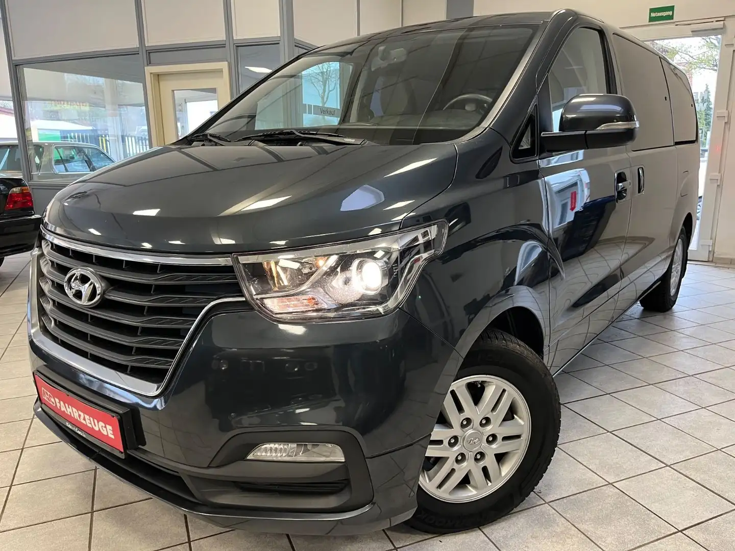 Hyundai H-1 Grau - 1