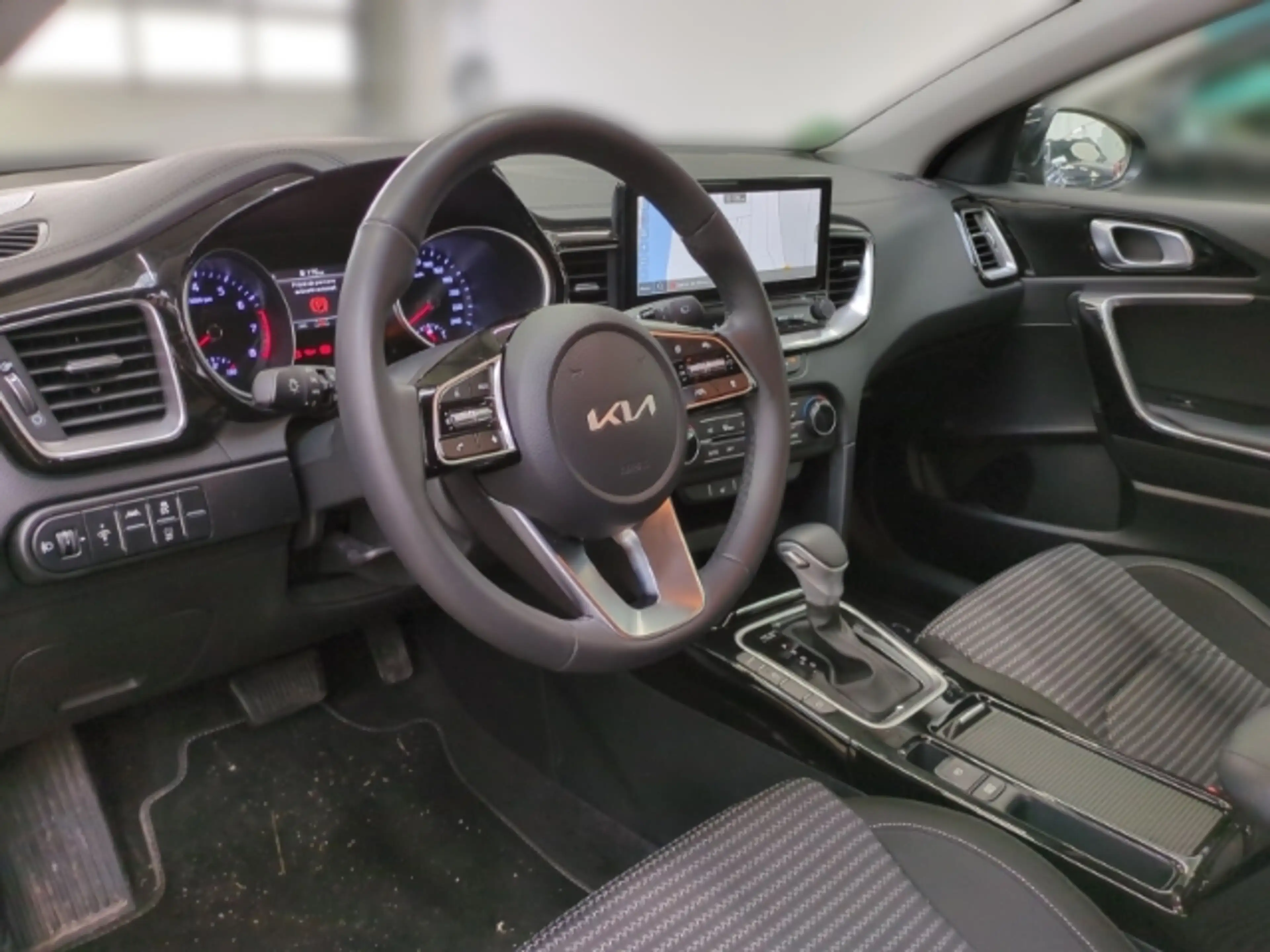 Kia Ceed / cee'd Spirit 1.5T NAVI,KAMERA,CARPLAY,SITZHZG,PDC — photo 11