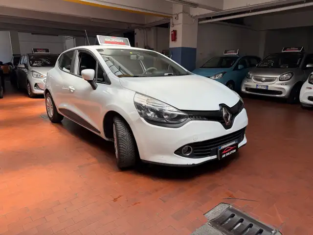 Renault Clio view 2