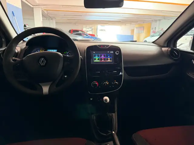 Renault Clio view 6