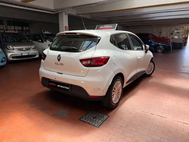 Renault Clio view 3
