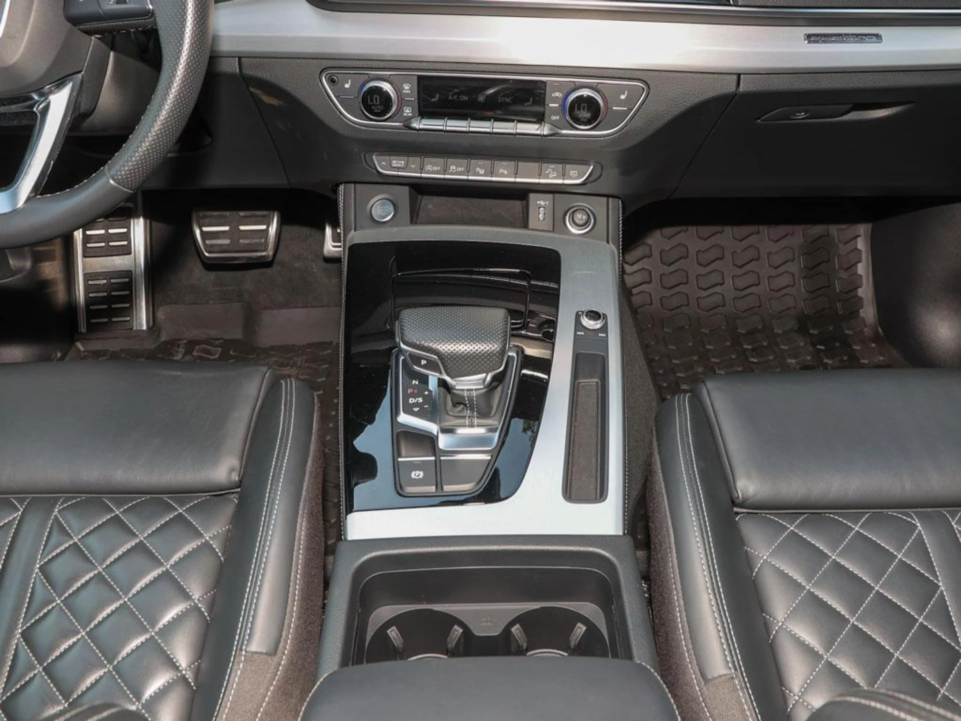 Audi Q5 S-line 40 TDI quattro ACC+LED+LEDER+NAVI+PANO — photo 8