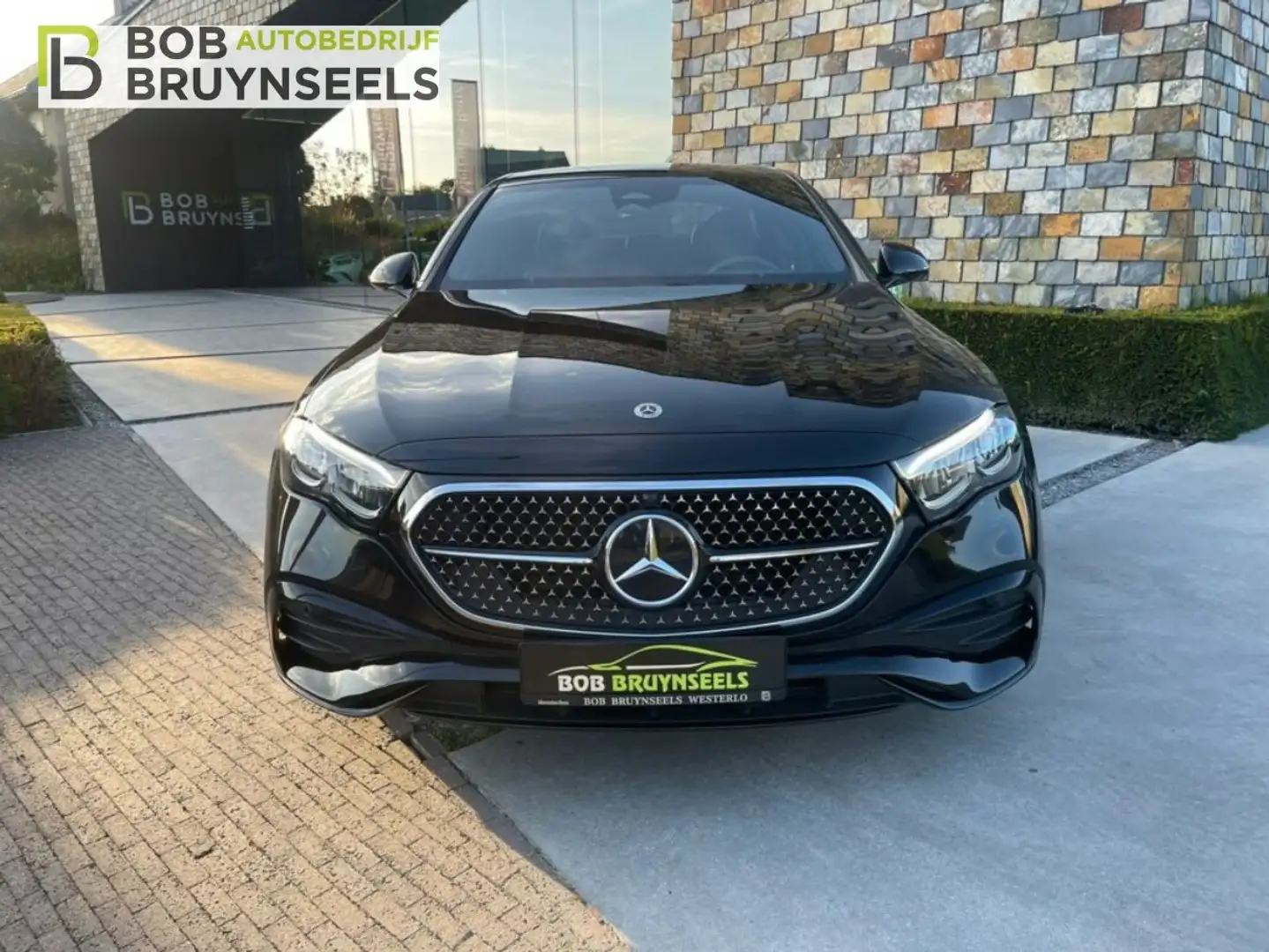 Mercedes-Benz E 200 AMG line /Nightpak/Camera/Distronic !!model 2024!! Zwart - 2
