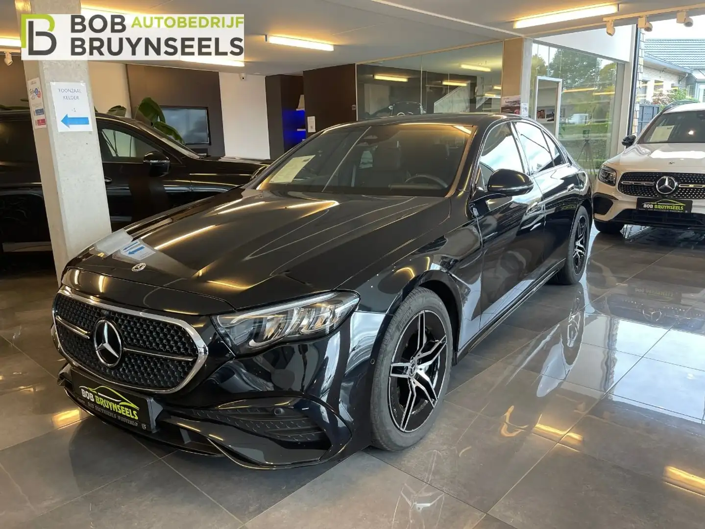 Mercedes-Benz E 200 AMG line /Nightpak/Camera/Distronic !!model 2024!! Zwart - 1