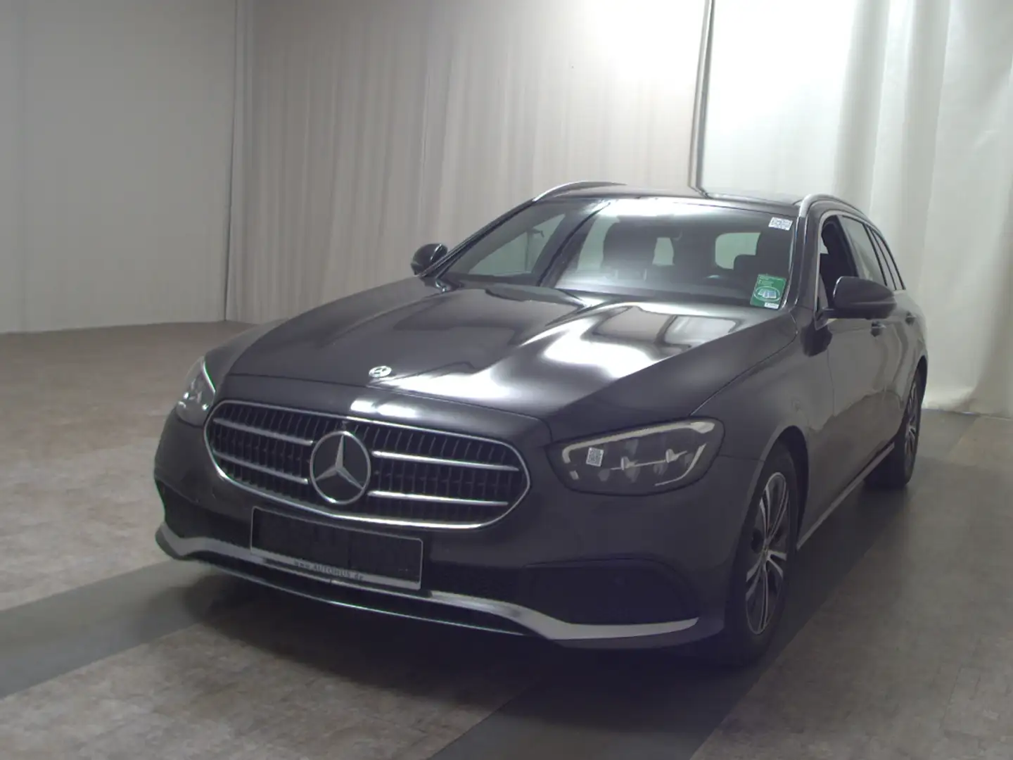 Mercedes-Benz E 220 T d Avantgarde MBUX-AR Burmester Pano AHK Grau - 2