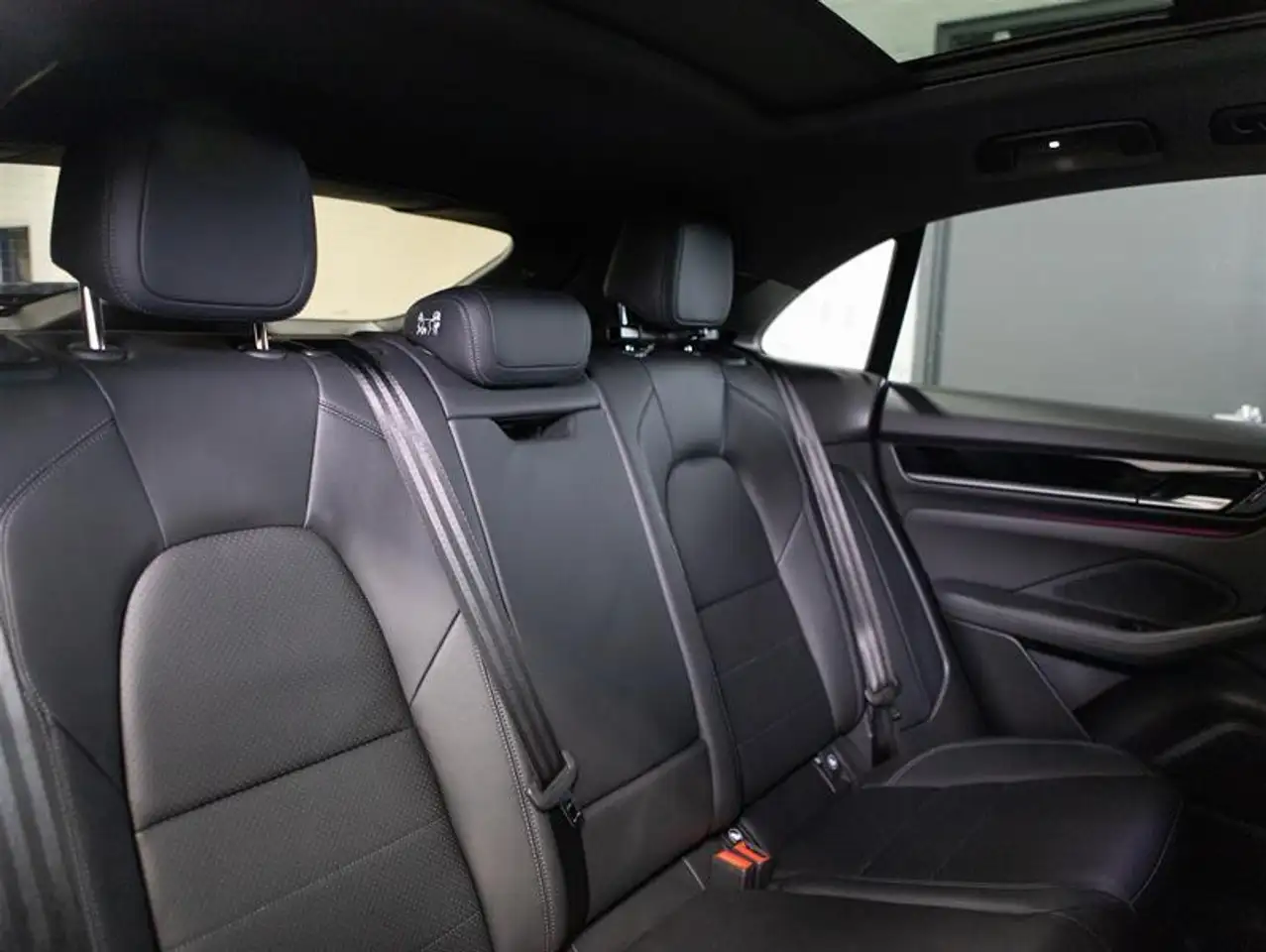Porsche Macan снимка Porsche Macan