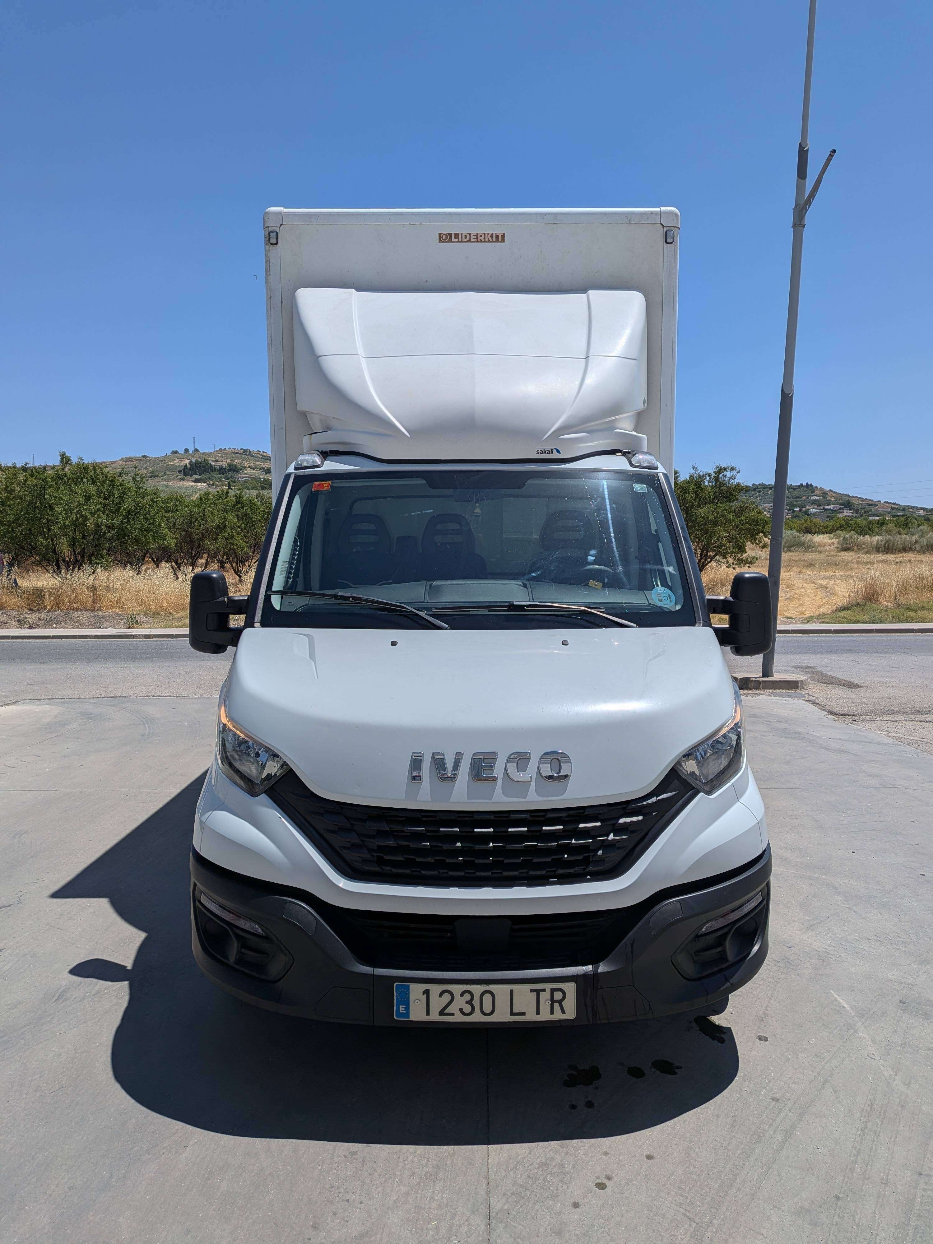 Iveco Daily Daily Chasis Cabina 35C17 /P 3000 Leaf 170 - foto 1