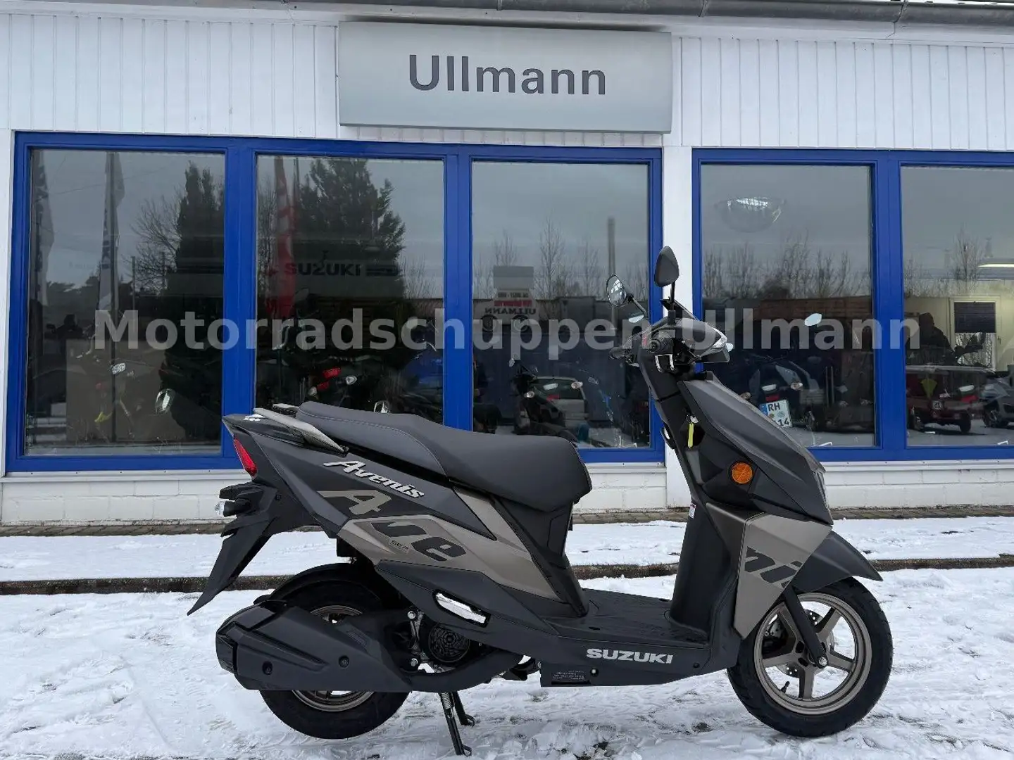 Suzuki Avenis 125 Negro - 1