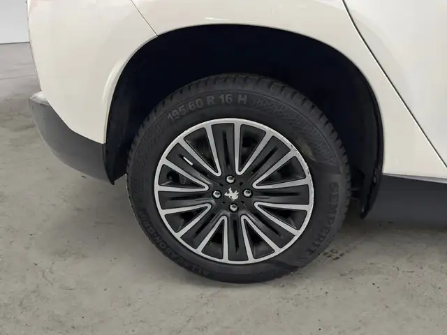 Peugeot 2008 view 7