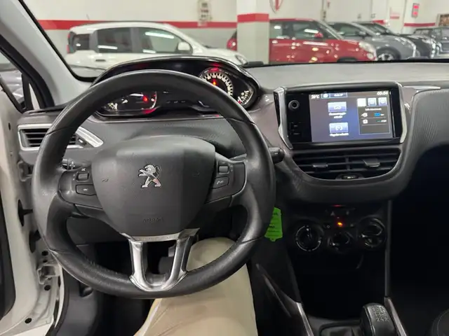 Peugeot 2008 view 12