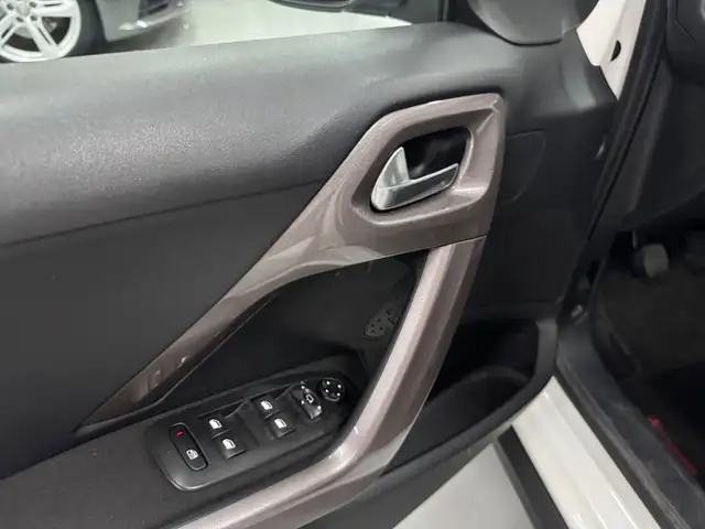 Peugeot 2008 view 9