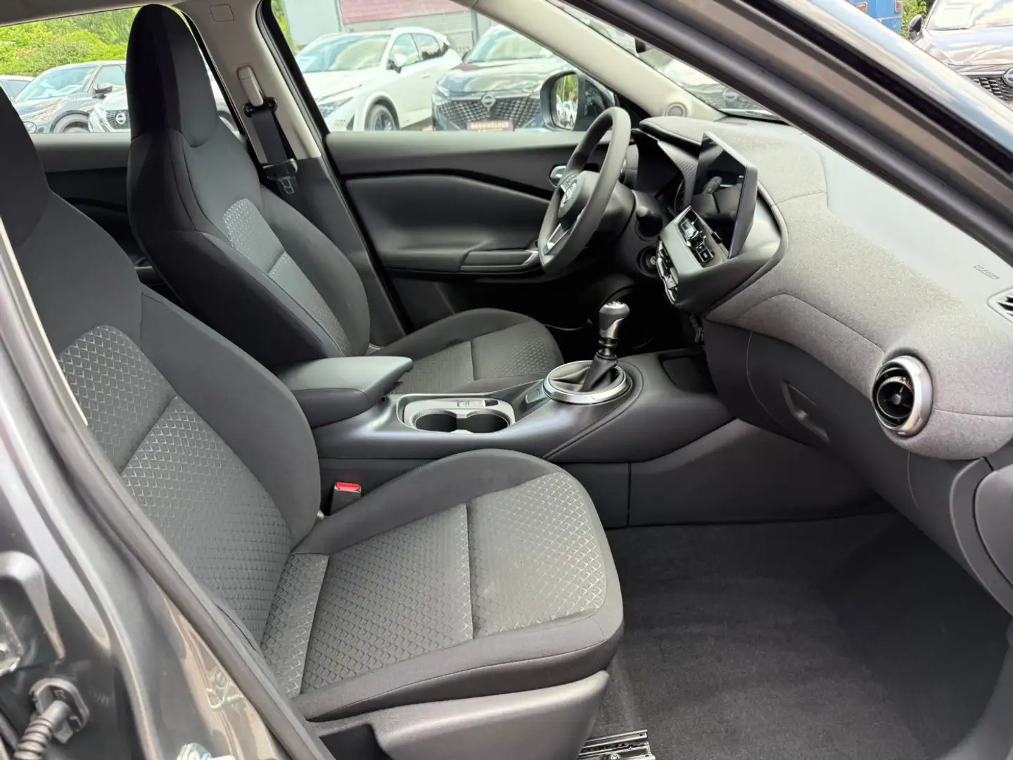 Nissan Juke 1.0DIG-T Acenta Komfort Paket AppleCarplay Grijs - 2