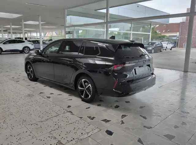 Opel Astra view 5