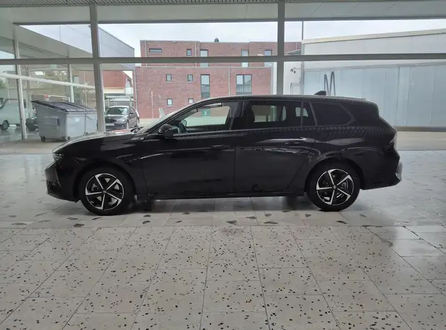 Opel Astra view 4