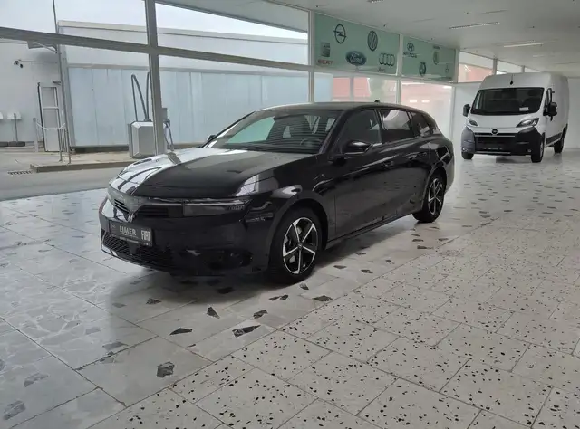Opel Astra view 3