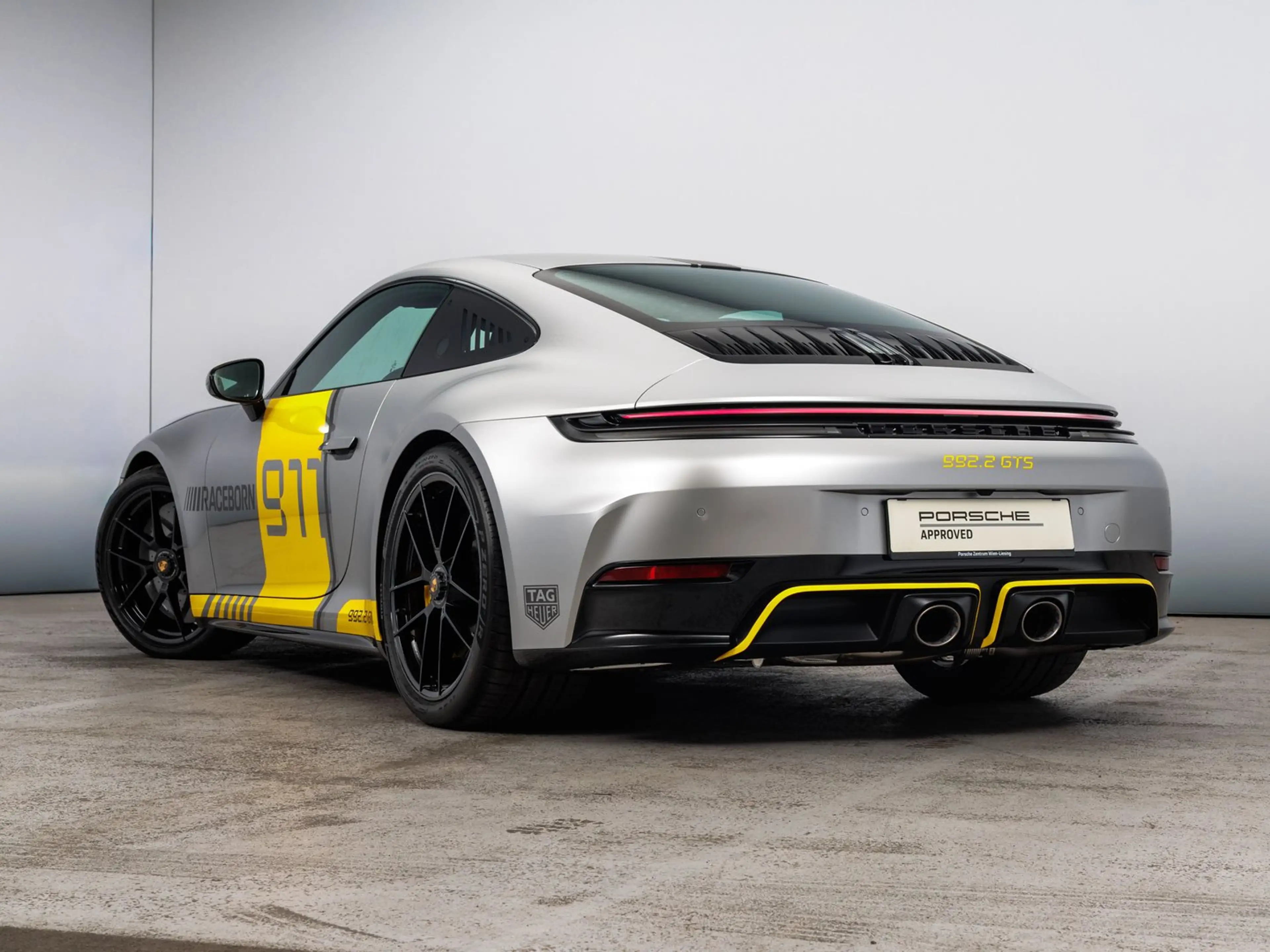 Porsche 911 Carrera GTS — photo 3