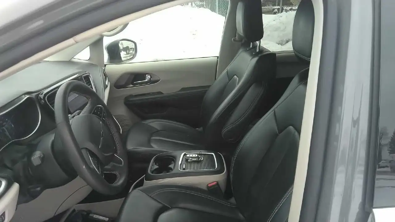 Chrysler Pacifica снимка Chrysler Pacifica