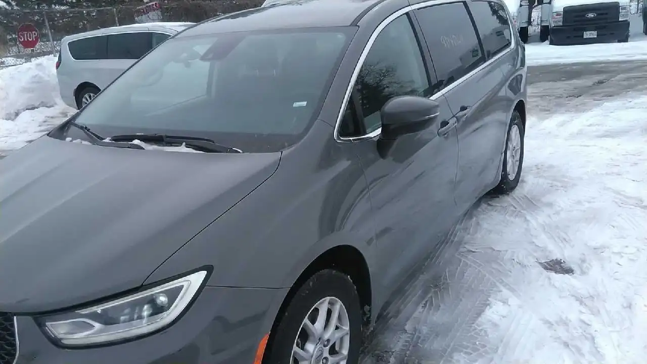 Chrysler Pacifica снимка Chrysler Pacifica