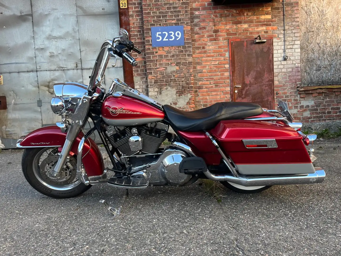 Harley-Davidson Road King Rouge - 1
