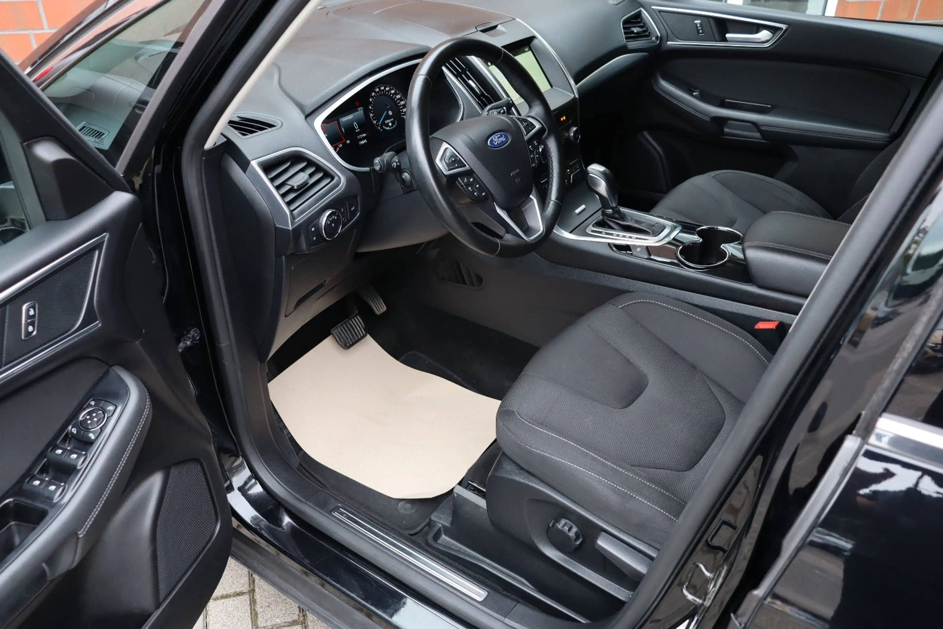 Ford S-Max 2.0 TDCi Titanium Aut. LED Navi 7-Sitzer — photo 15
