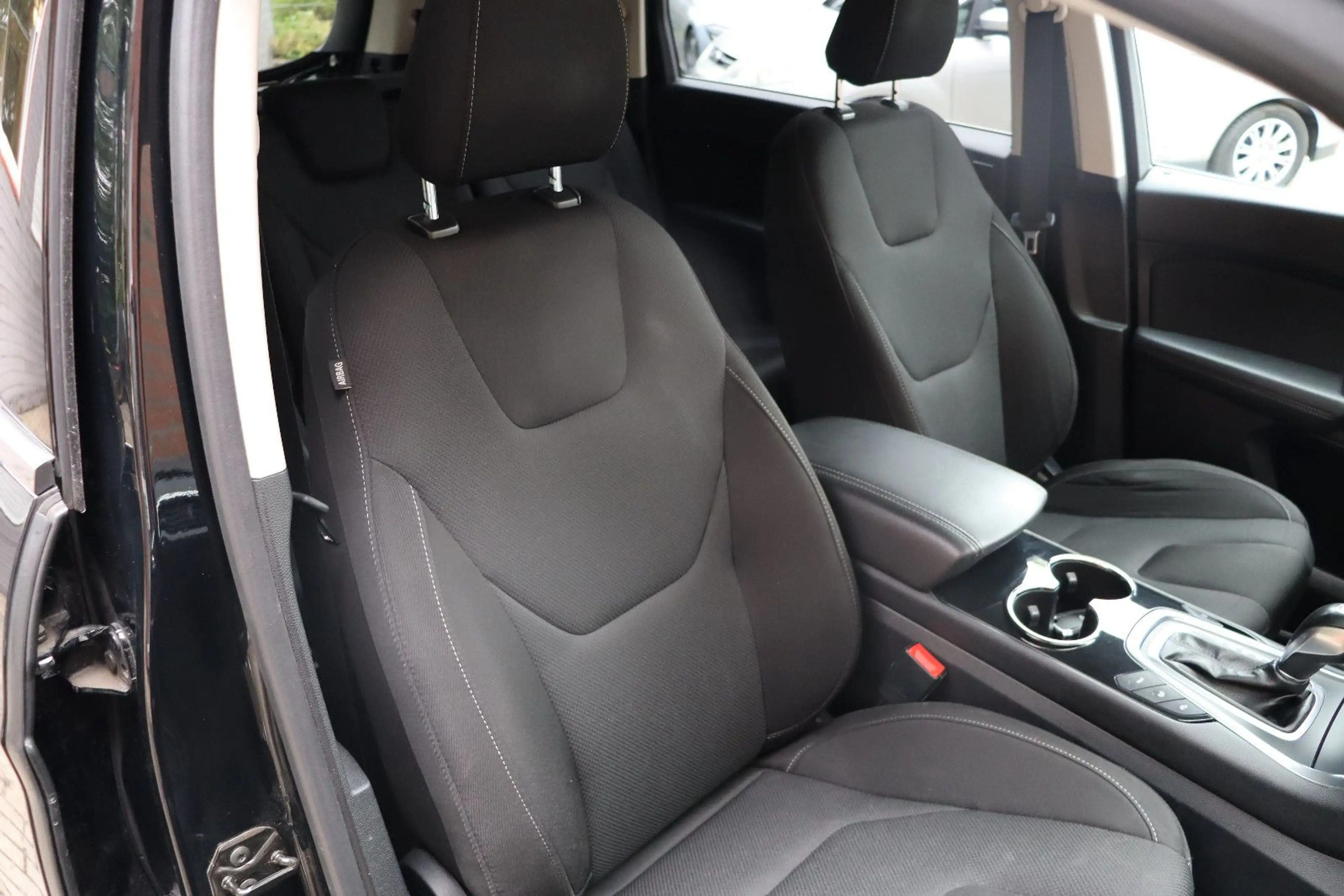 Ford S-Max 2.0 TDCi Titanium Aut. LED Navi 7-Sitzer — photo 12