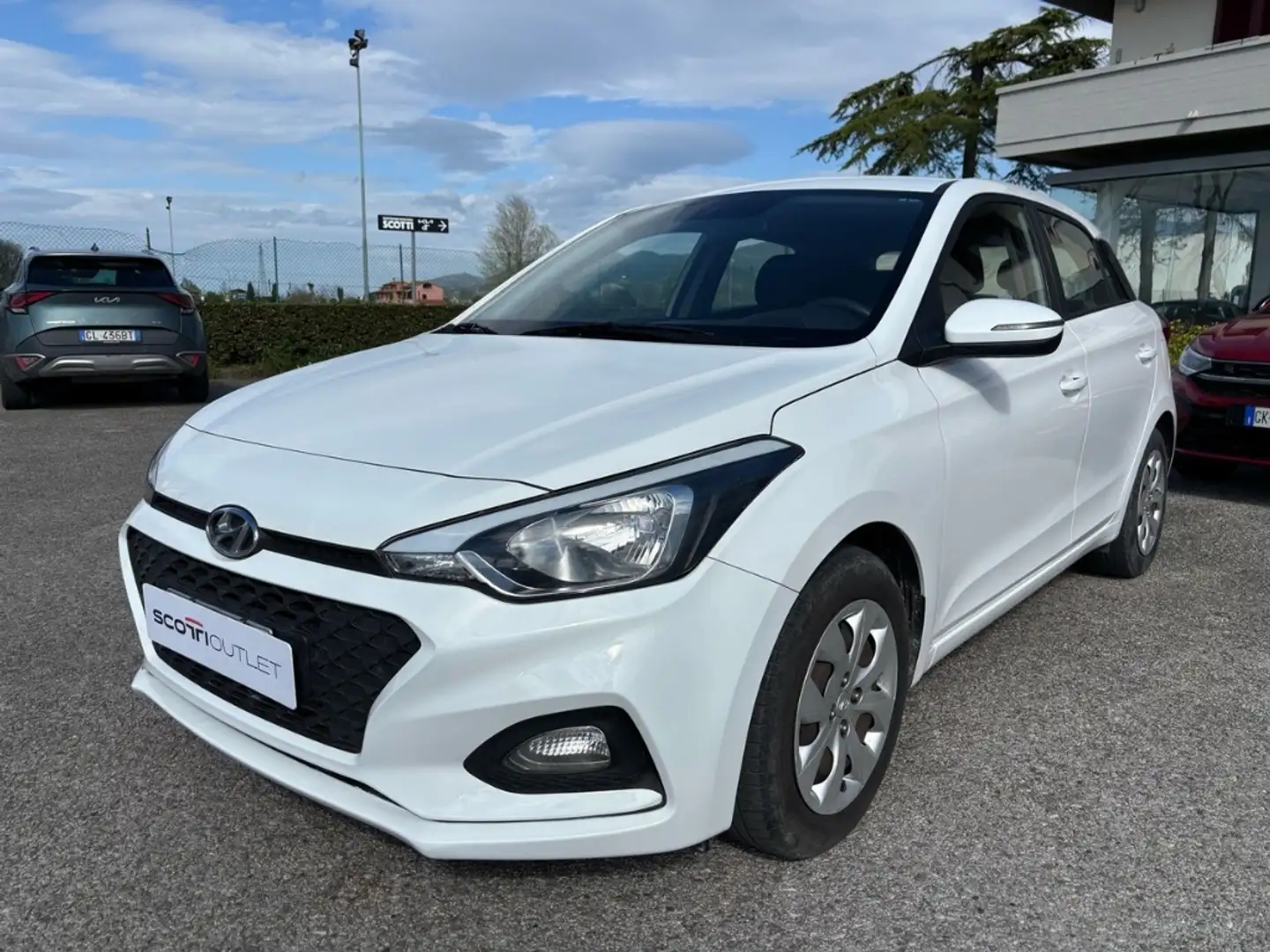 Hyundai i20 5p 1.2 mpi Connectline 75cv Bianco - 1