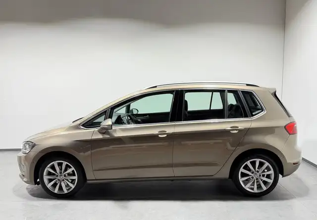 Volkswagen Golf Sportsvan view 2