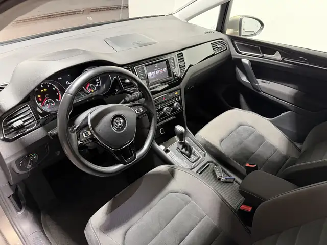 Volkswagen Golf Sportsvan view 5